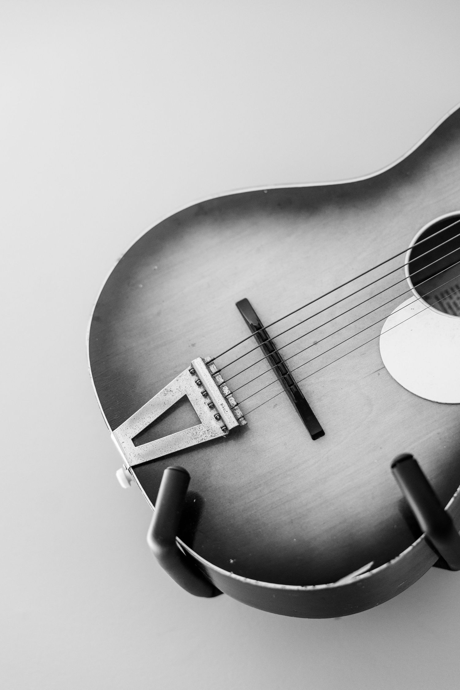 Black and white guitar detail photo from a music-inspired maternity session in Crystal Lake, Illinois.