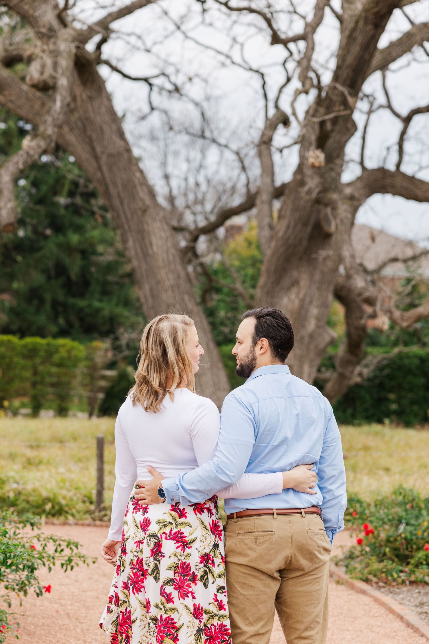Couple in the rose garden at Cantigny Park in wheaton IL
