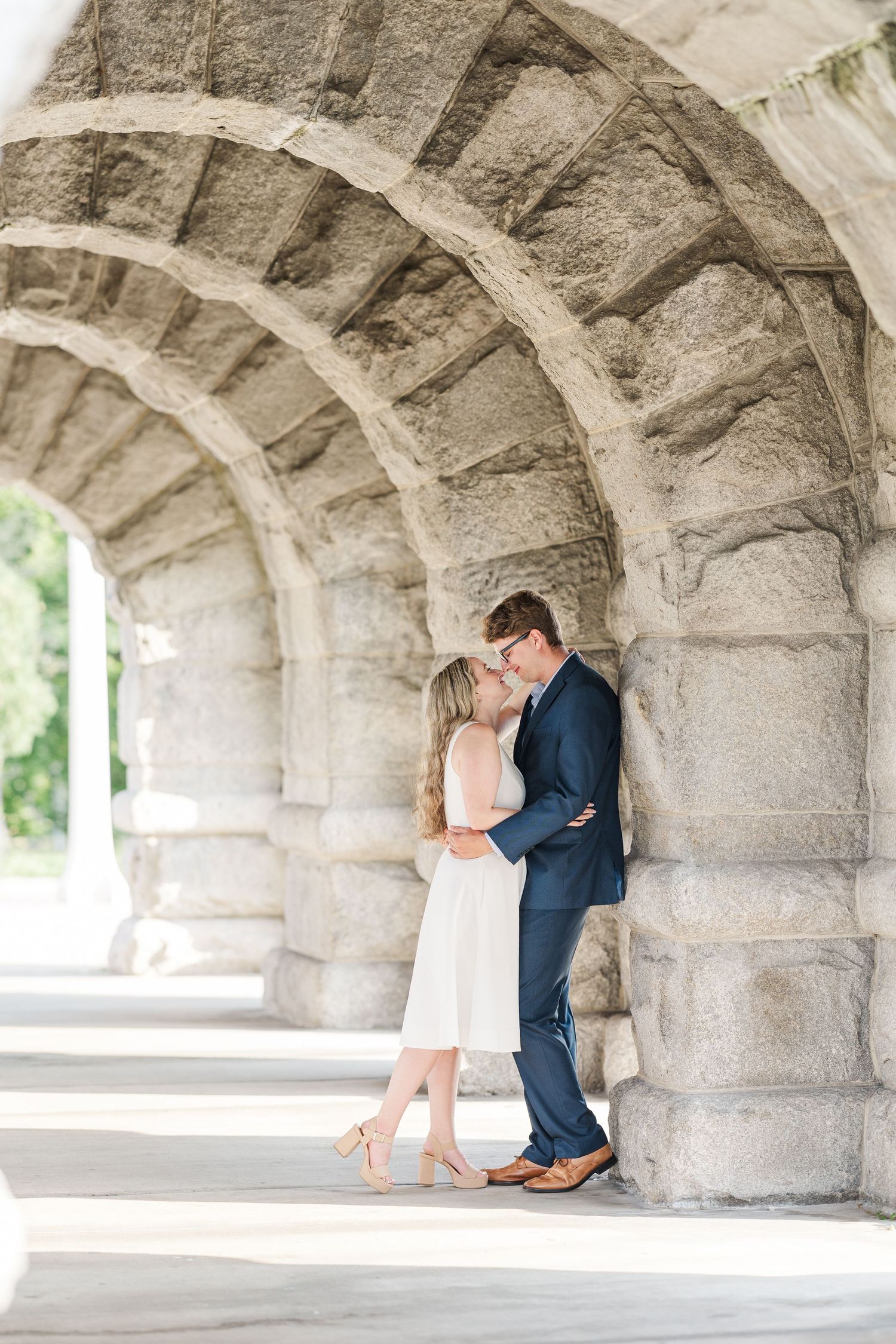 Elizabeth and Joe embracing under the Ulysses S. Grant Monument in Lincoln Park, Chicago