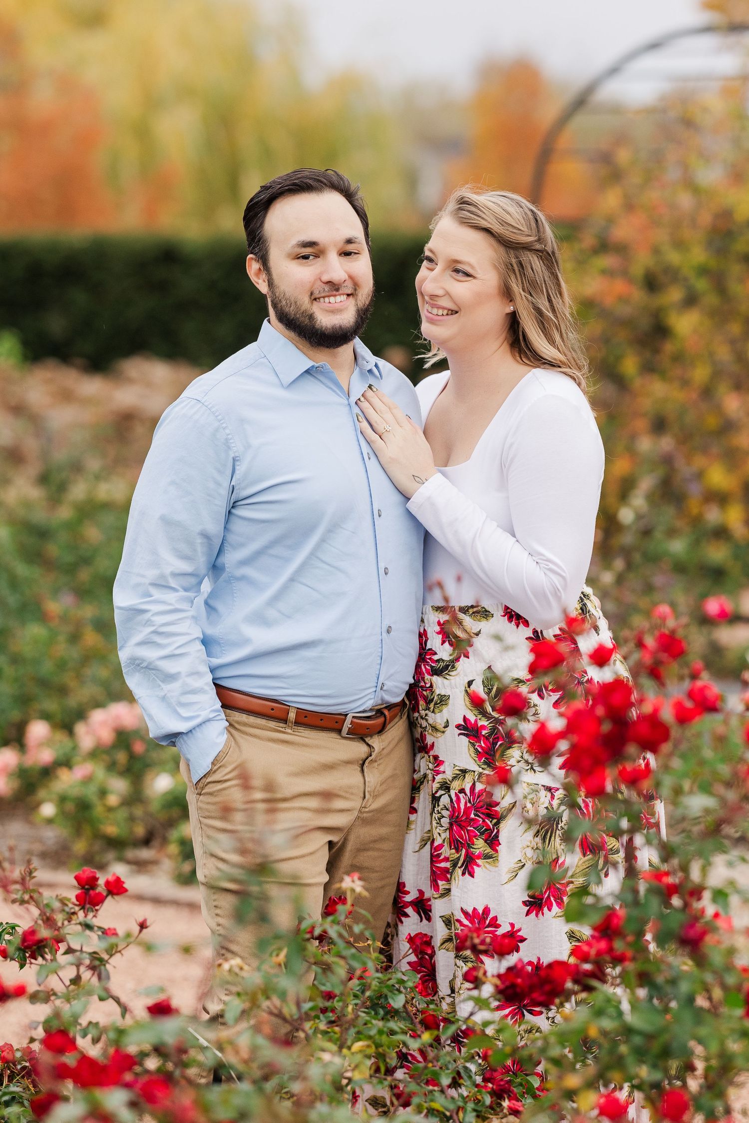 Couple in the rose garden at Cantigny Park in wheaton IL