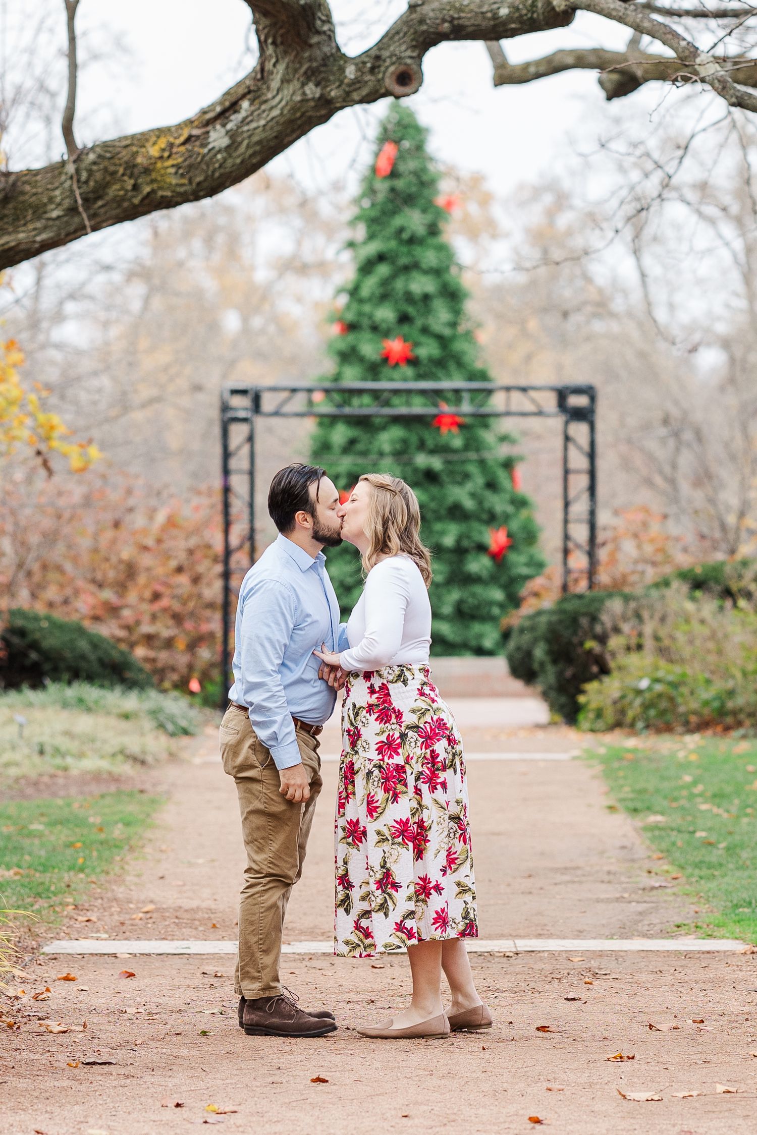 Man proposes to woman in the Keyhole Garden at Cantigny Park in Wheaton, IL