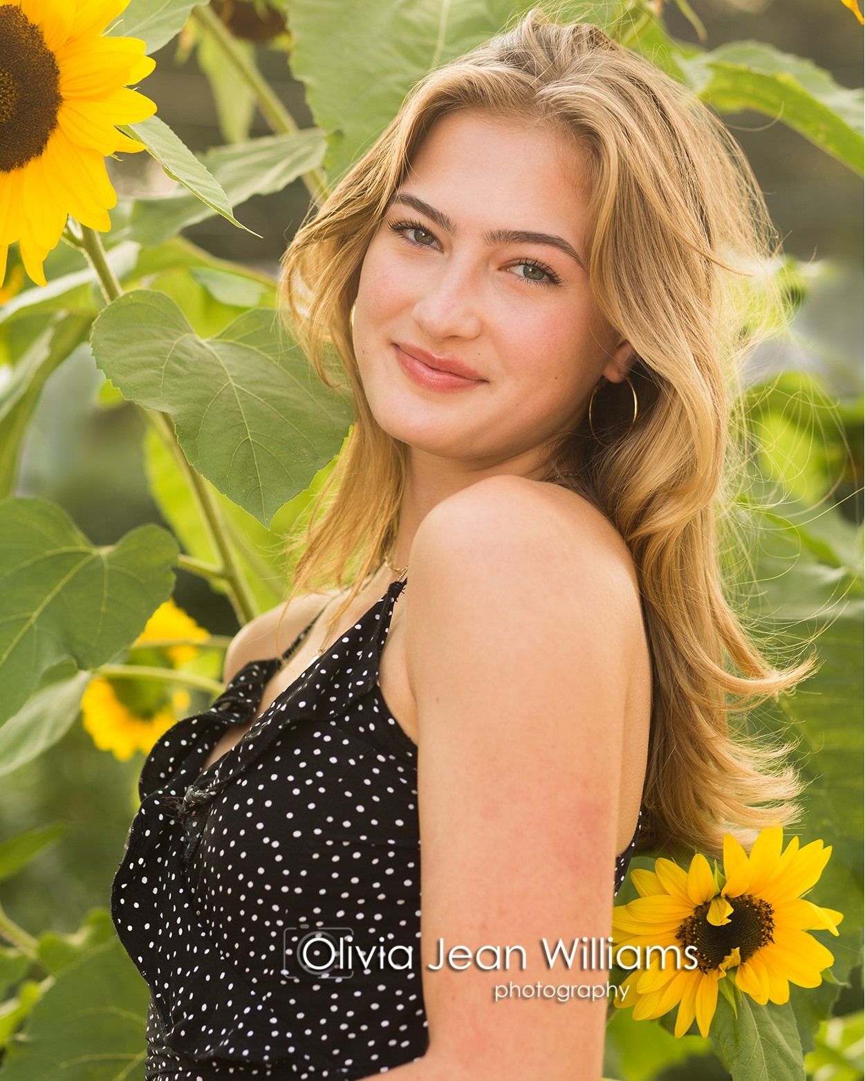 Senior Portrait Sessions with Olivia Jean Williams. She is located in Citrus and Hernando County Florida.