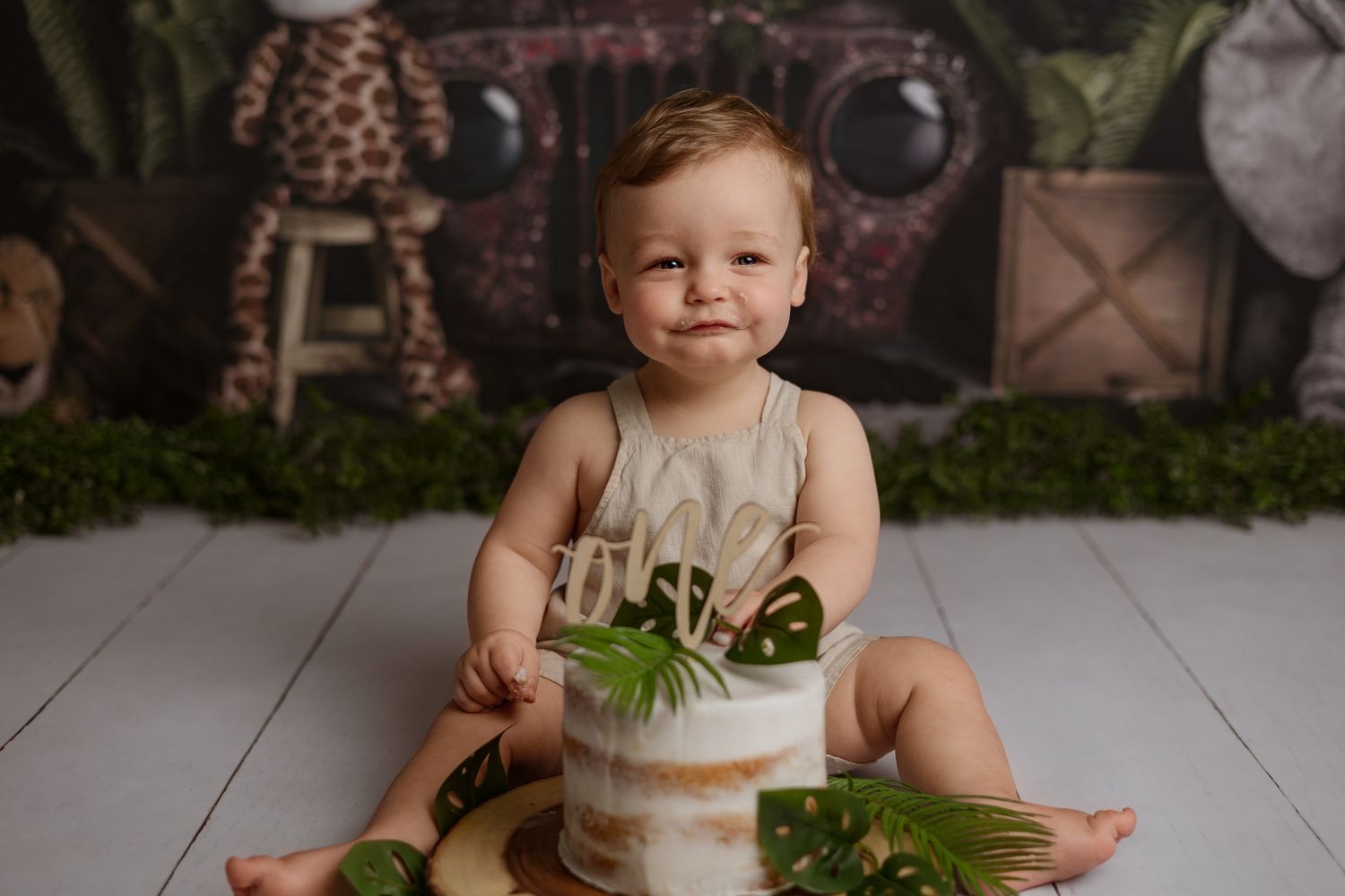 cake smash photos near me Boca Raton, Aventura cake smash photographer, cake smash portrait stufio Miami