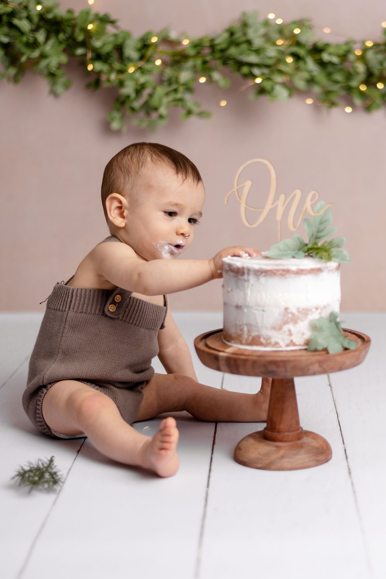 cake smash photographer Maimi, Boynton Beach cake smash photography, baby portraits near me North Miami Beach, Milestone seesions miami