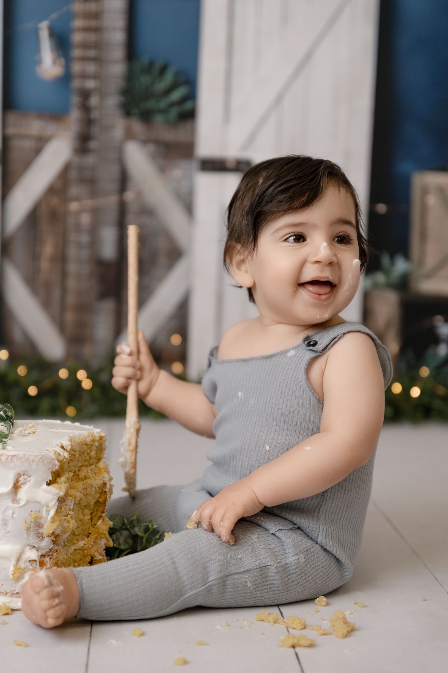 cake smash photographer Maimi, Boynton Beach cake smash photography, baby portraits near me North Miami Beach, Milestone seesions miami