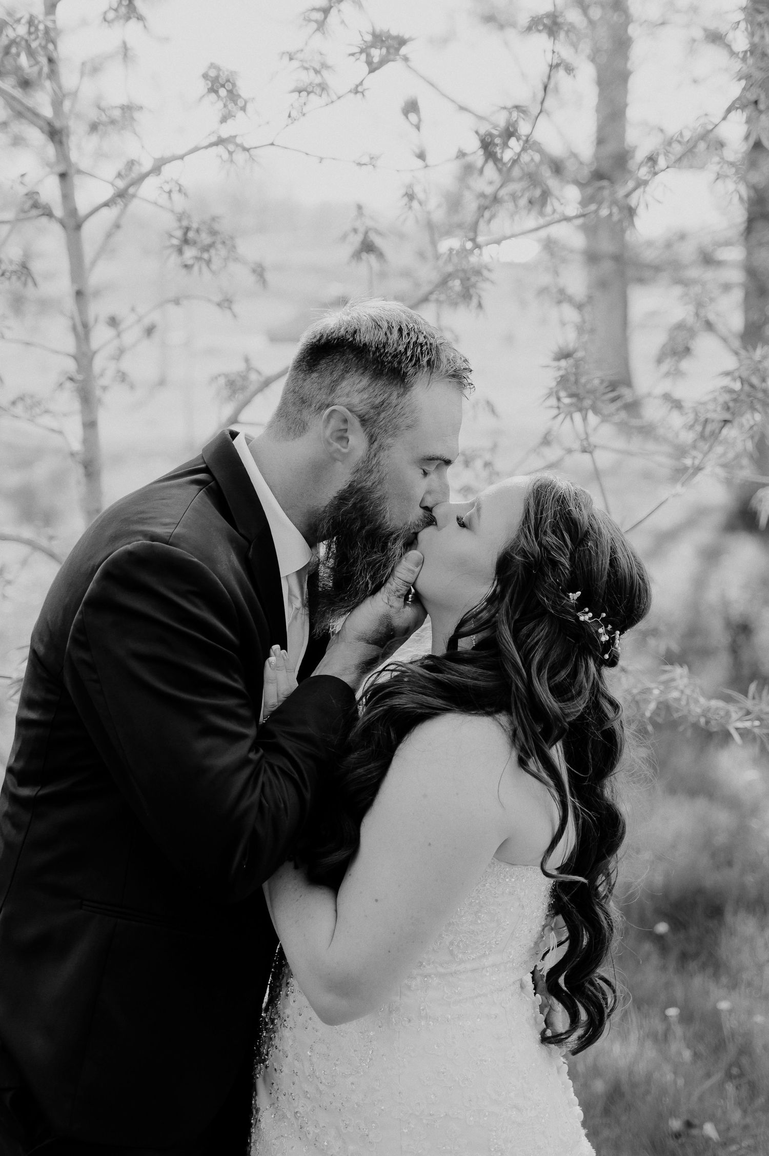 A couple kisses during their first look at a wedding at Zoo Montana.