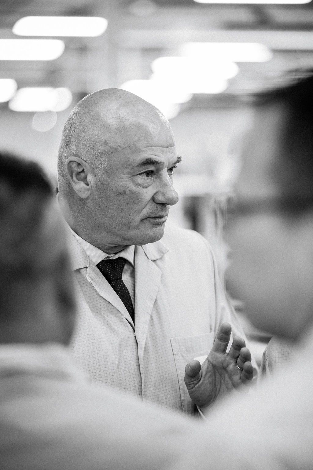 Portrait institutionnel d’un cadre R&D — renforcer confiance auprès de partenaires et talents