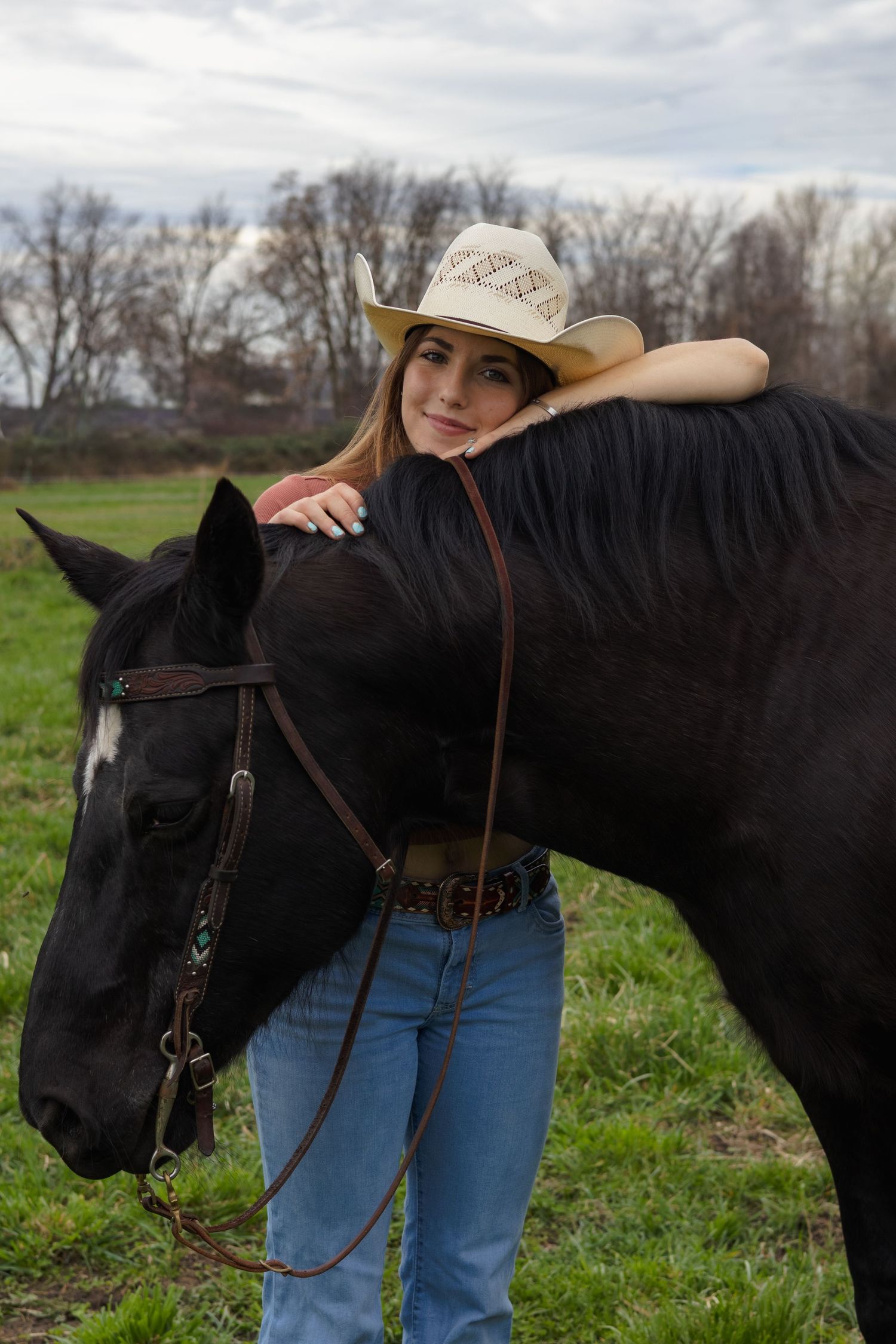 A young girl and her horse pose lovingly for this senior portrait session in College Place.