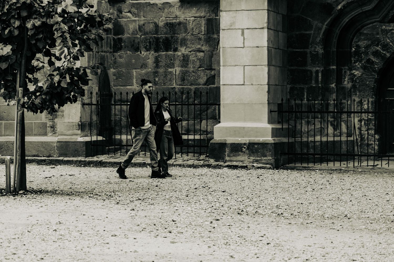Cinematic image of a couple in Romania. Couple portrait session, Pozik Studio, Tarragona
