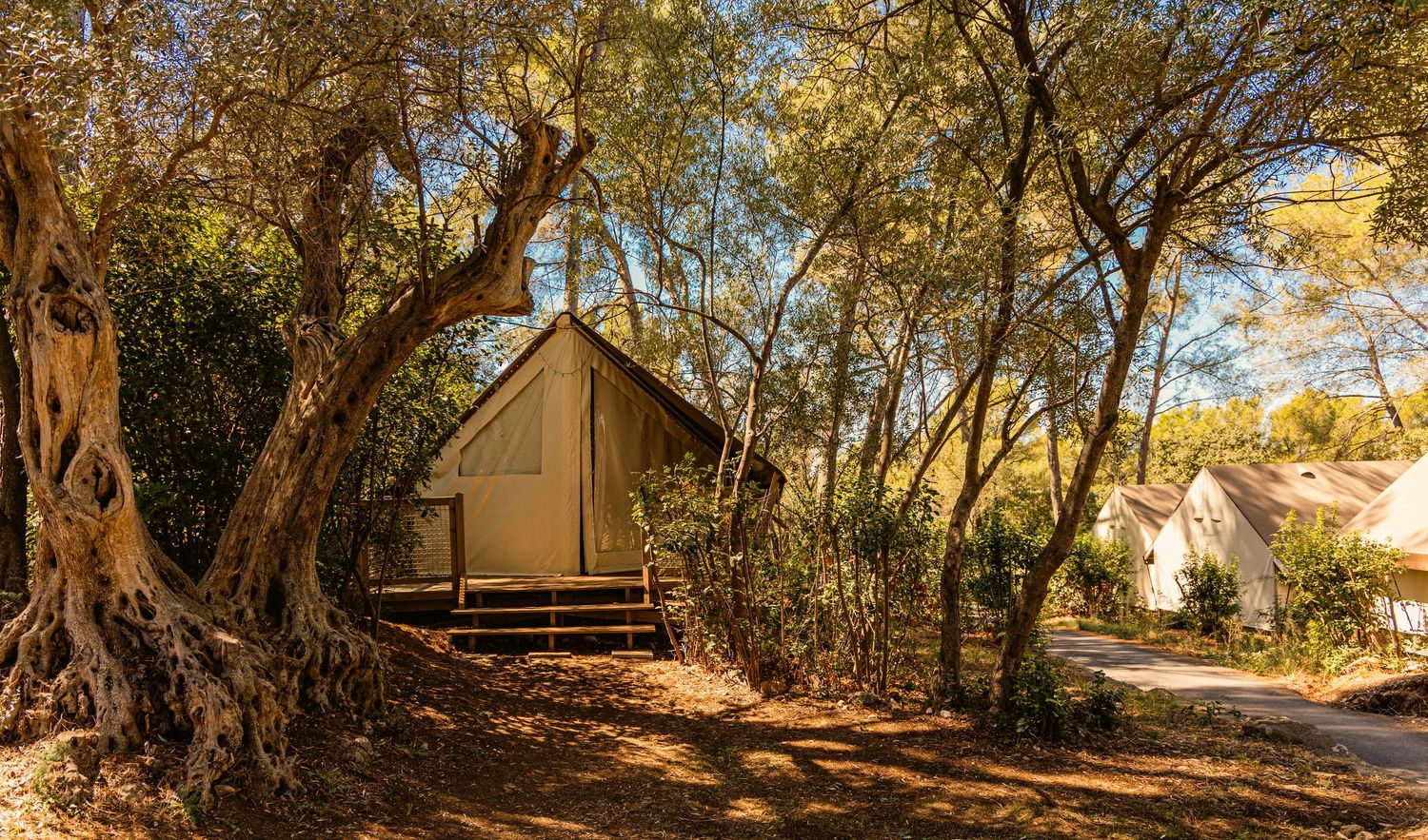 Commercial cinematic  photography of a camping by Pozik Studio, Catalunya shot in France