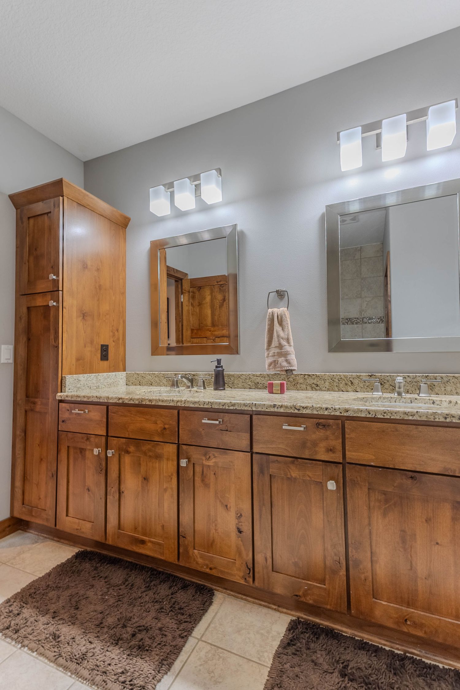 Central Iowa Real Estate Photographer | Des Moines Iowa Business Branding Photographer | Iowa Marketing Photographer