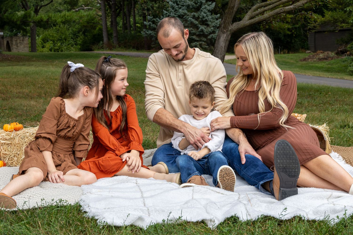 Central Iowa Family Photographer | Des Moines Iowa Portrait Photographer | Des Moines Iowa Fall Family Photos | Des Moines Iowa Rose Garden