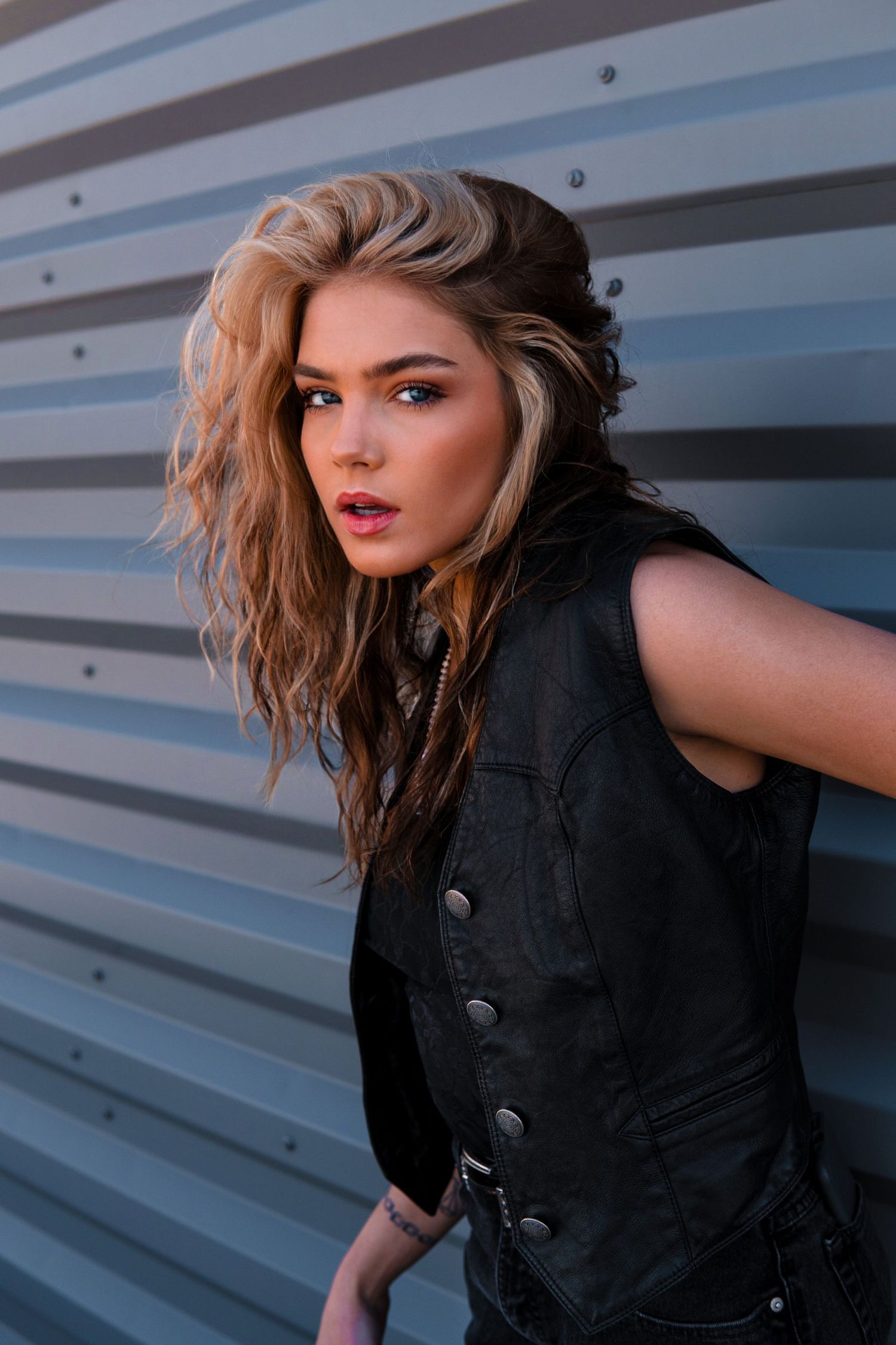•    runway model
    •    fashion portrait
    •    designer collection
    •    couture dress
    •    street style fashion
    •    fas