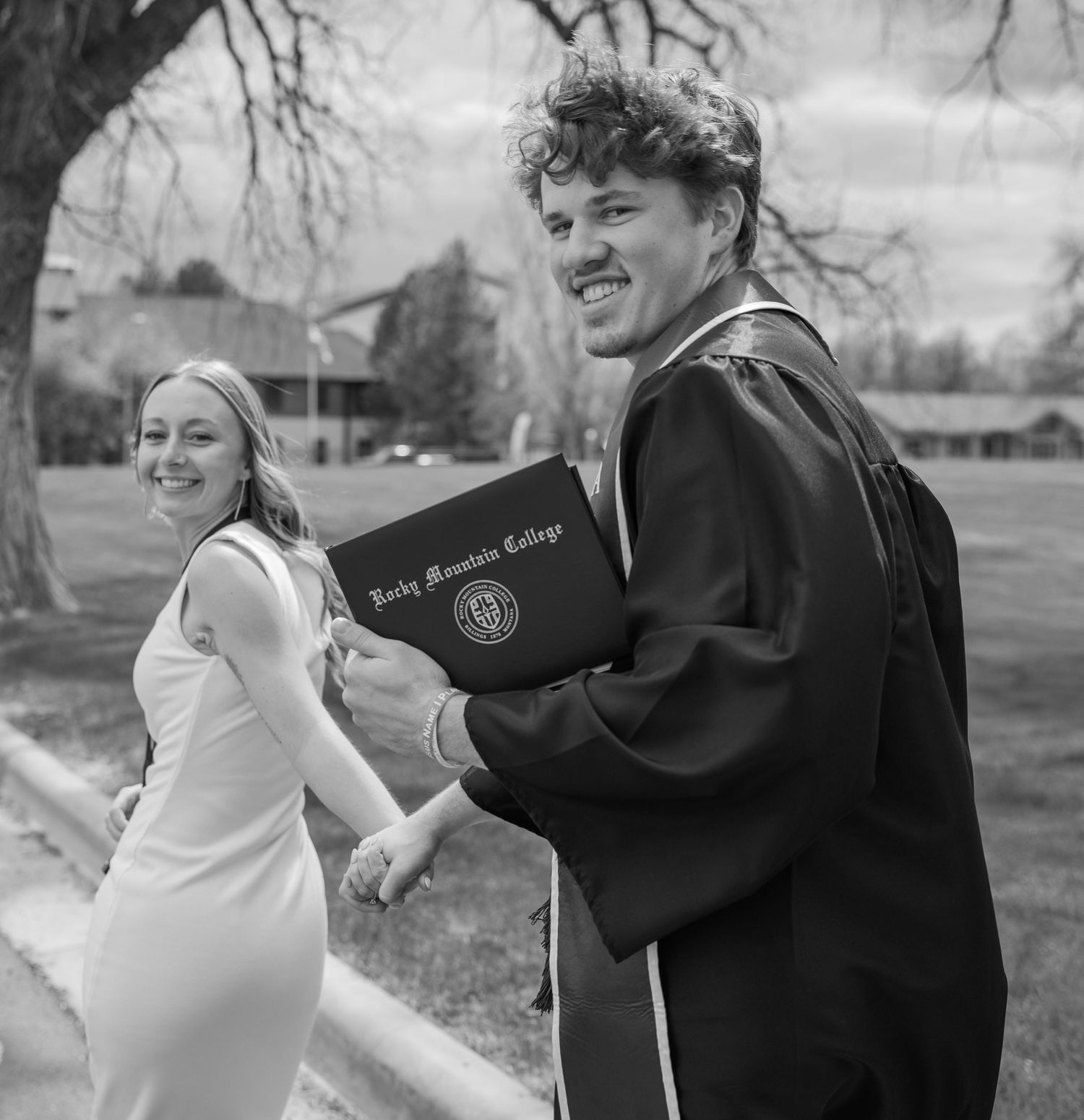 •    engagement session
    •    couple’s portrait
    •    romantic candid
    •    proposal photography
    •    destination engagement s