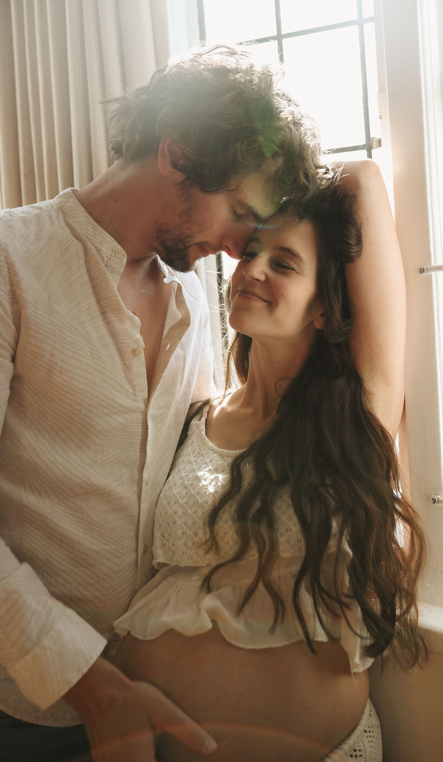 Couple sharing intimate moment during maternity photography session, Sydney Eastern Suburbs