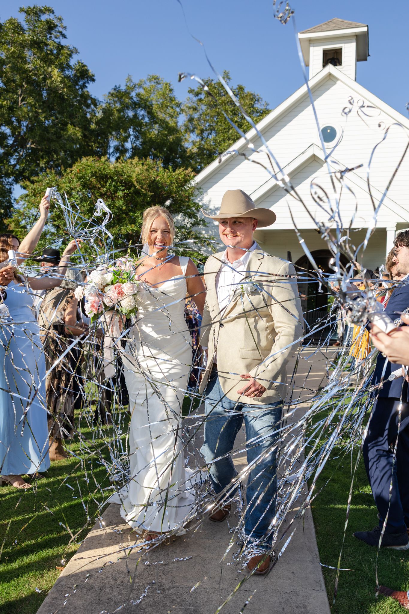 Dallas wedding ceremony at Rustic Grace Estates in Van Alstyne