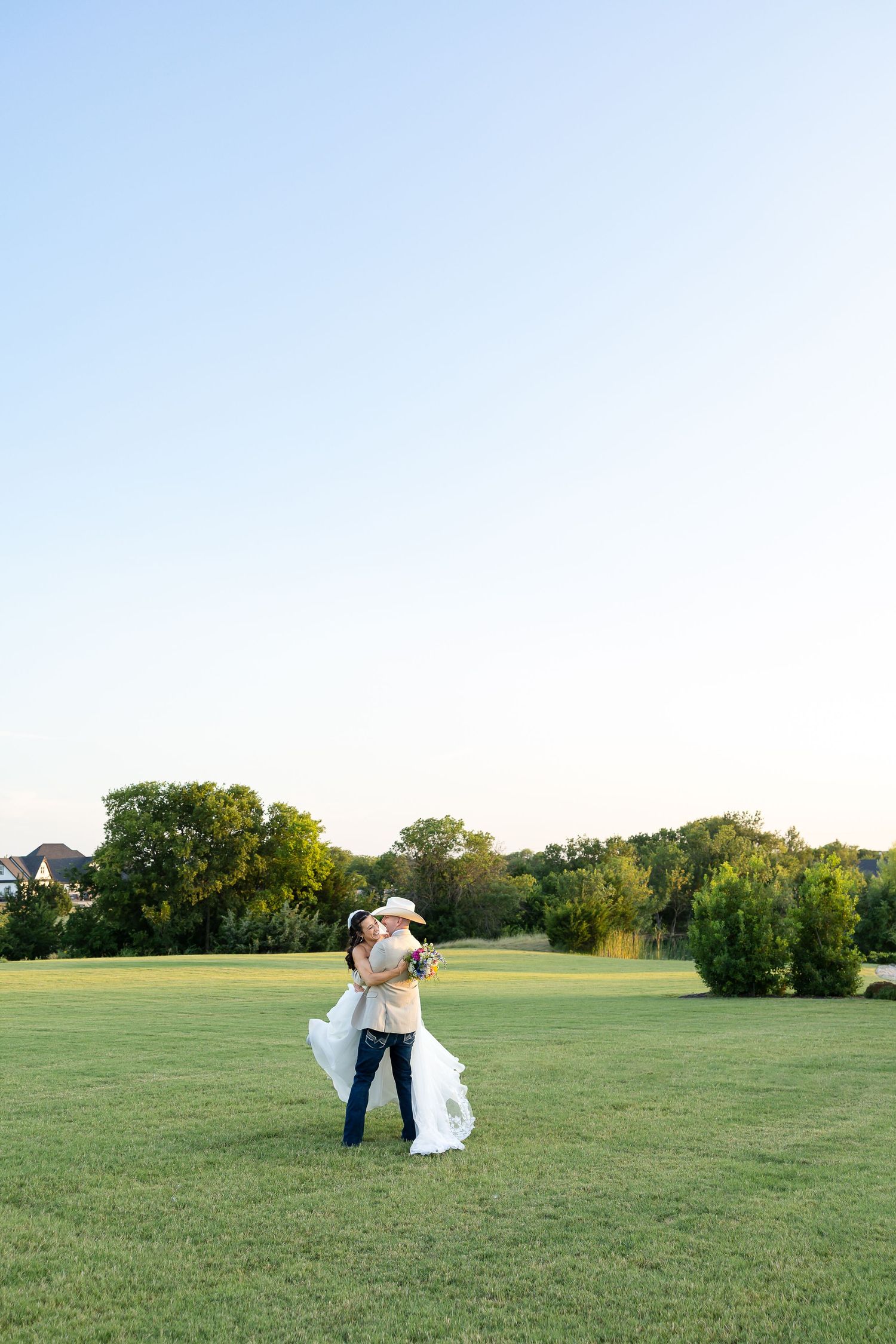 DFW wedding photography at the Cinnamon Barn in Princeton, Texas