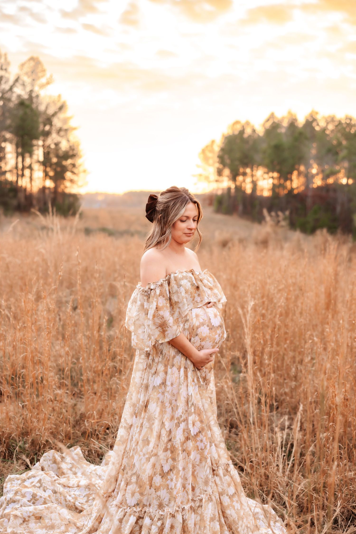 Lifestyle maternity portraits in Maiden NC with warm earthy tones