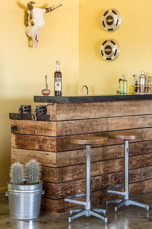Location marketing photo Gatos Trail wood bar with stools
