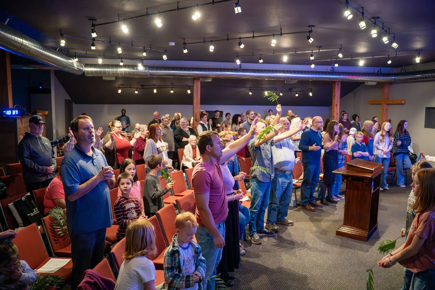 Minnesota Grace Gospel Church Worship Photo by Jake Fenton Productions