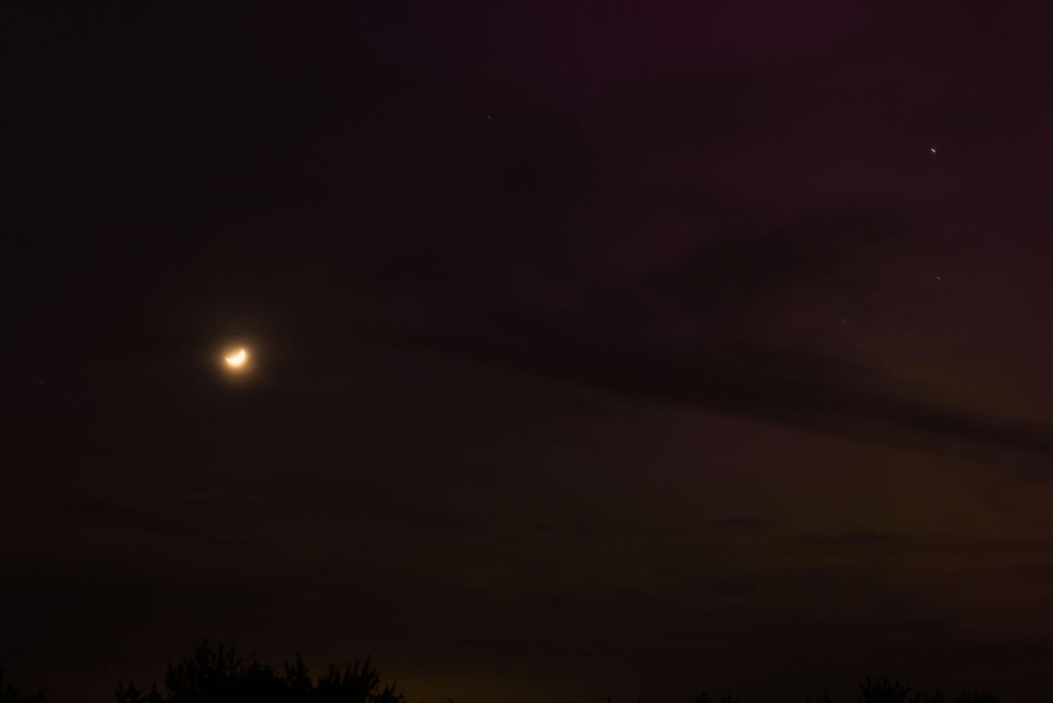 The Northern Lights begin to fade as midnight approaches in Ohio.