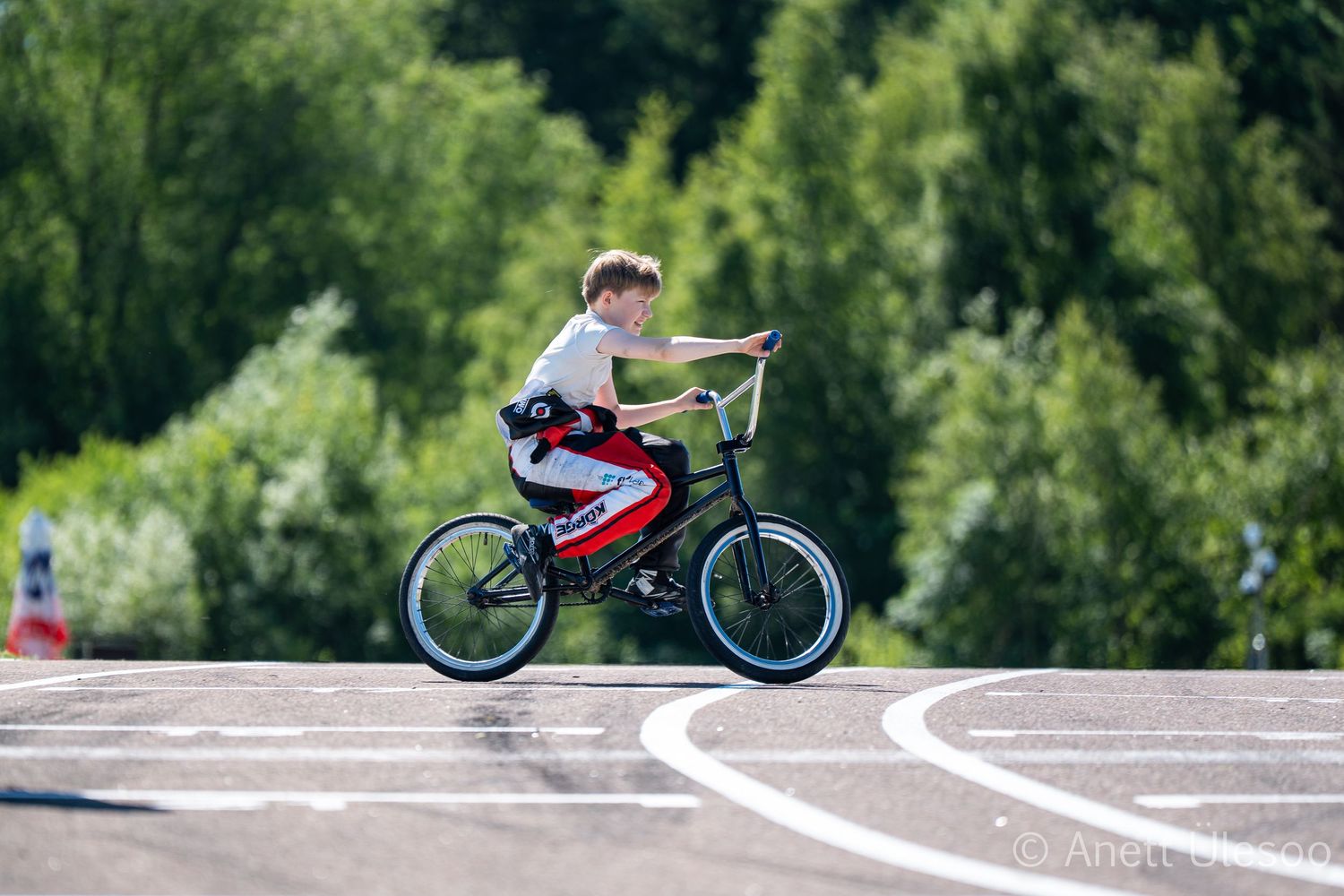 Kardisõitja Karl Hugo Kõrge bmx rattal