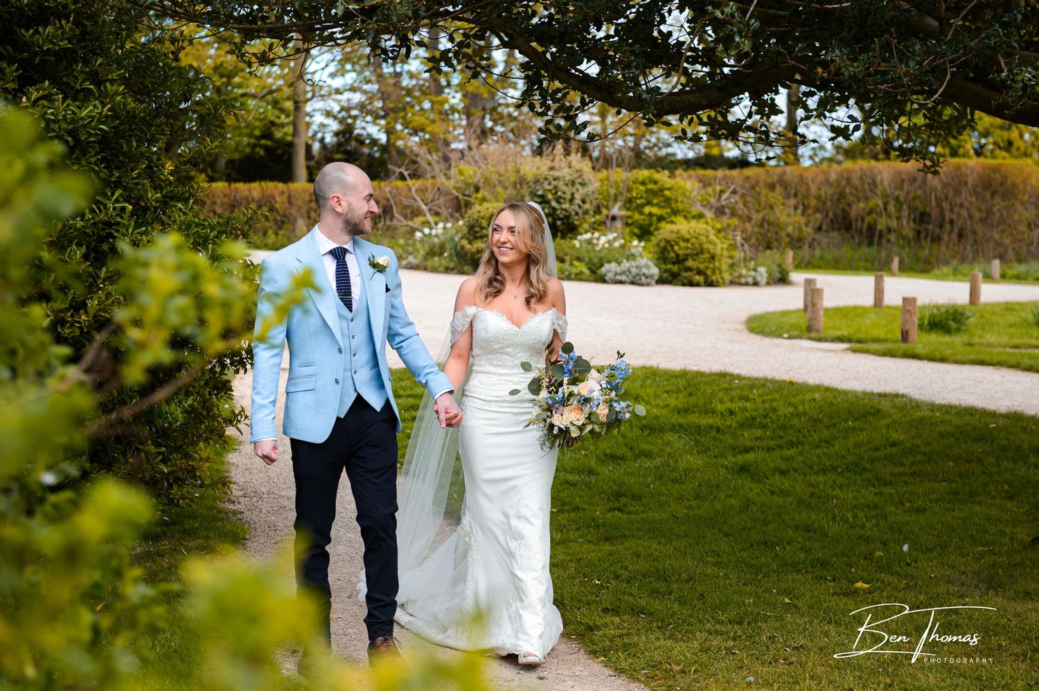wedding photos newton hall northumberland photographer relaxed