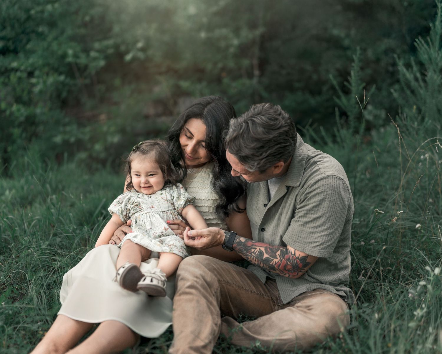 Family enjoying a summer outdoor photography session in Kansas City, Missouri.