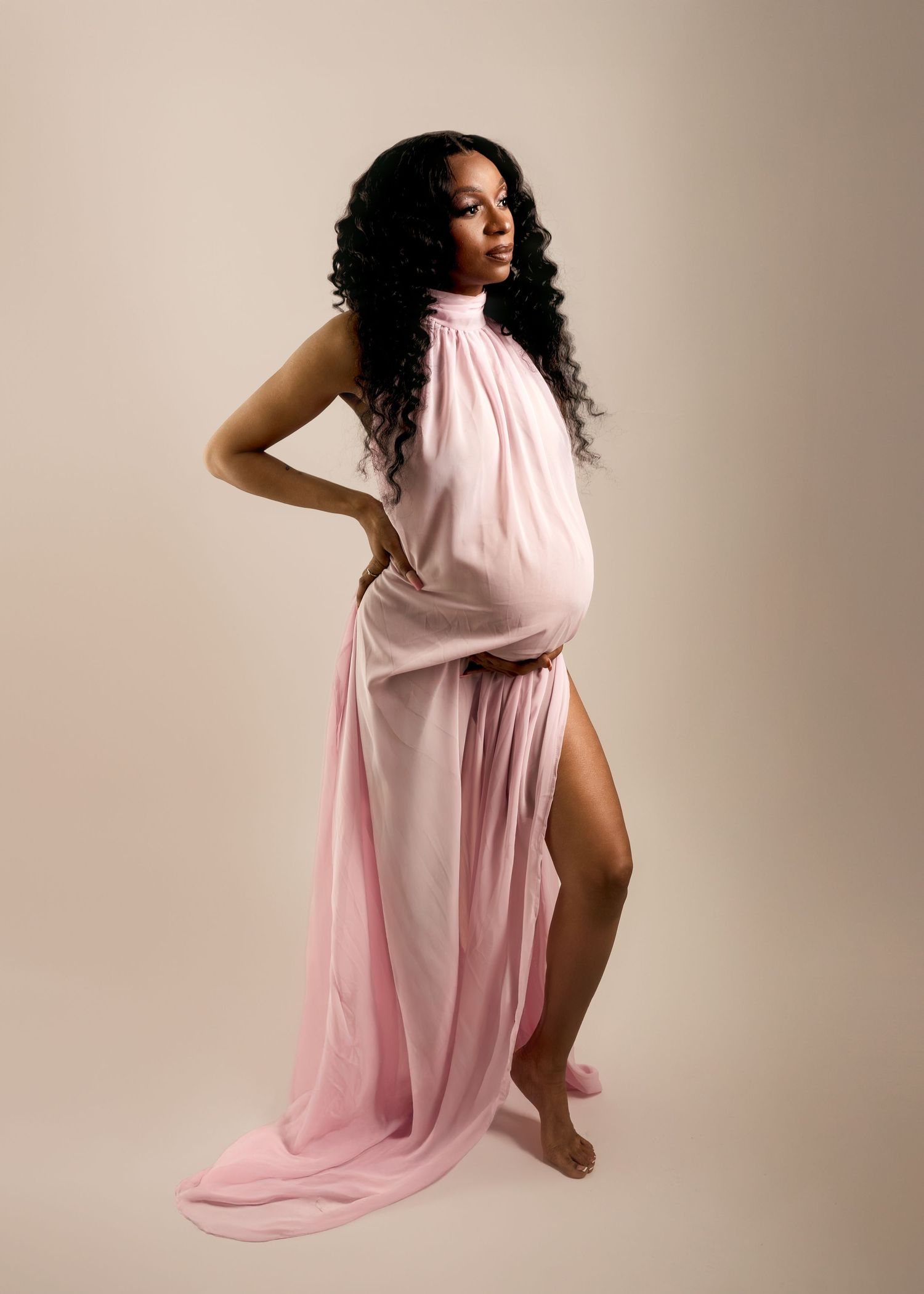 What to wear for maternity photos in studio