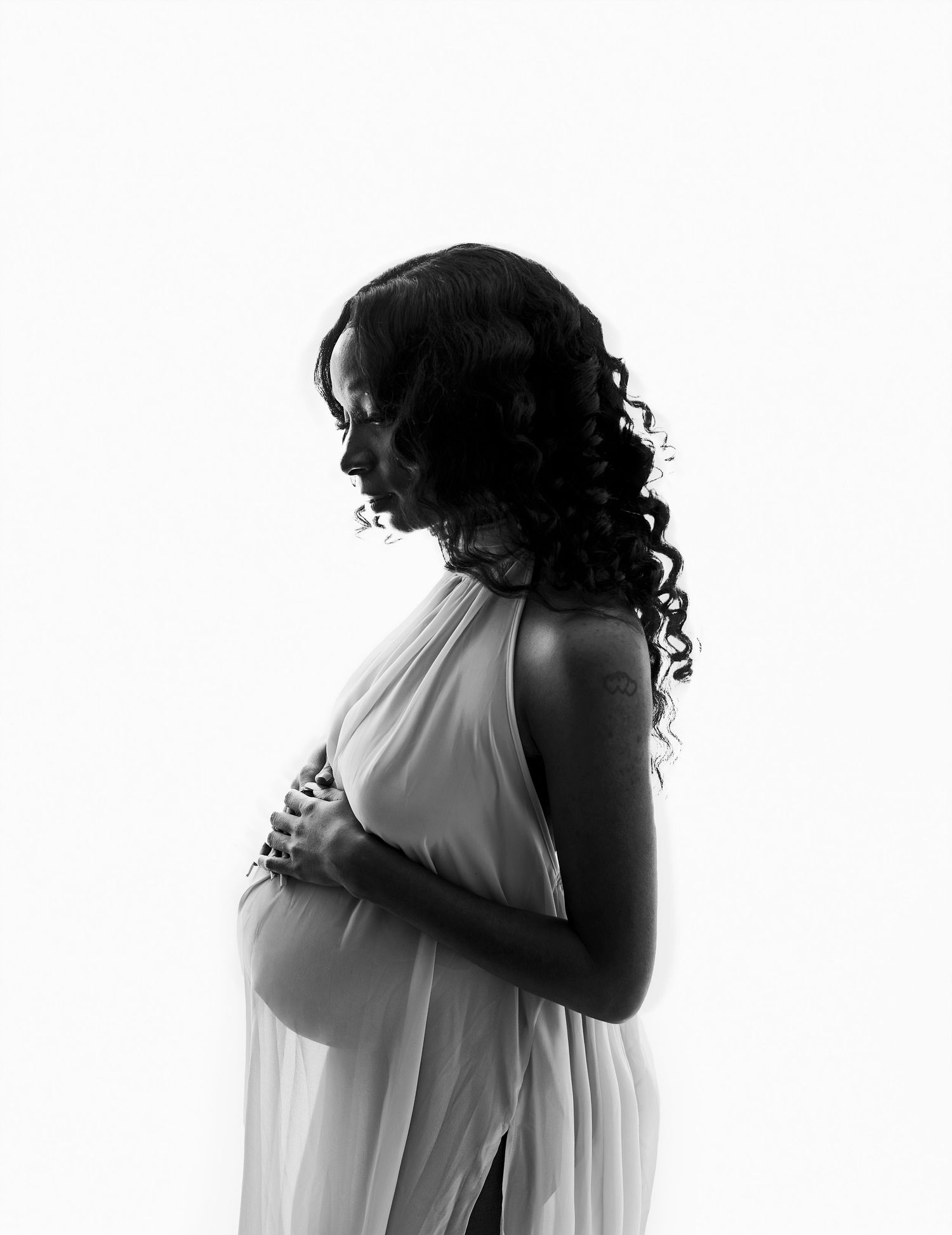 What to wear for maternity photos in studio