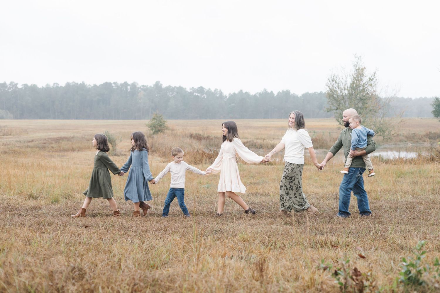 Family portrait of a large family in Gulfport MS outdoor