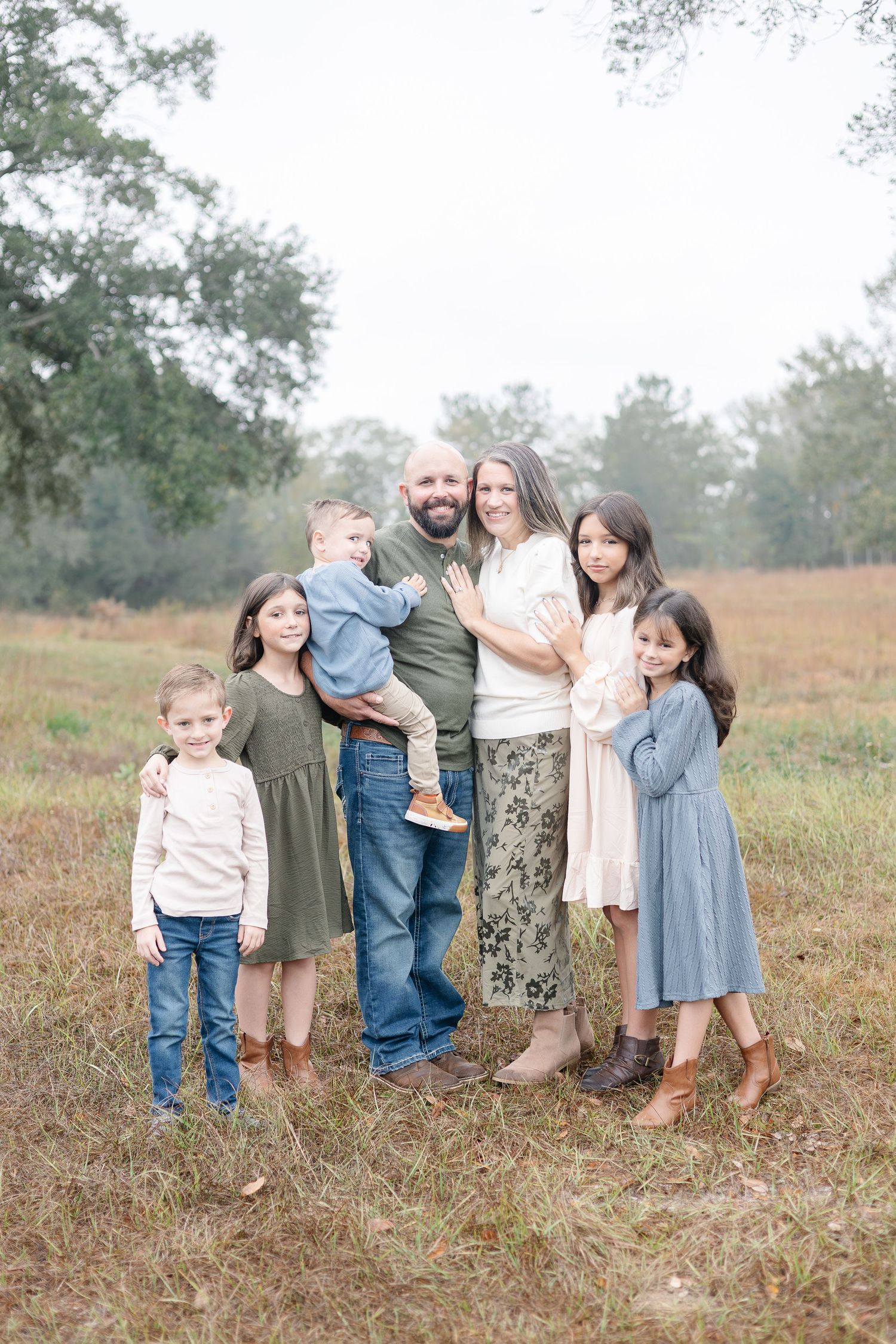 Family portrait of a large family in Gulfport MS outdoor
