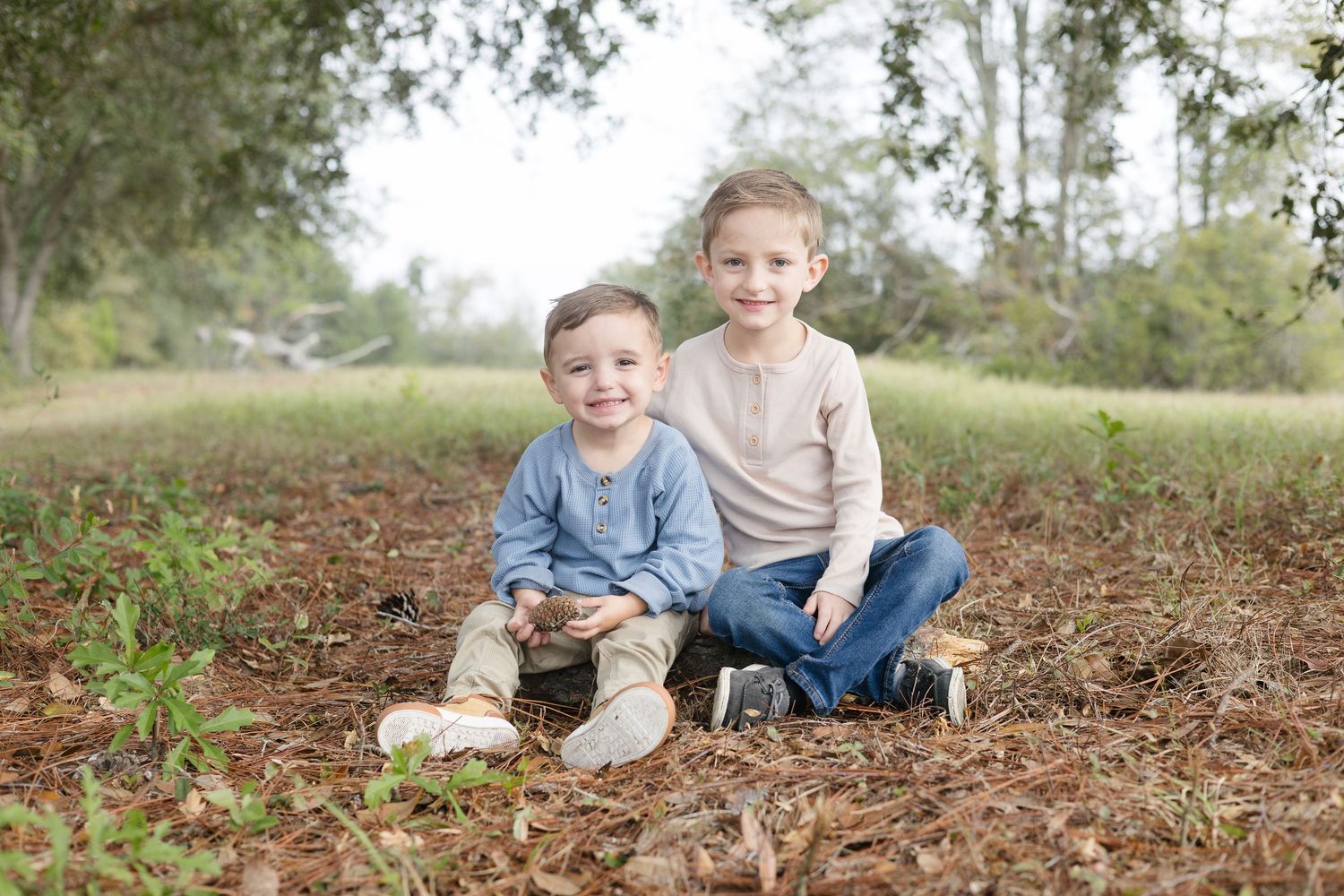 Family portrait of family in Gulfport MS outdoor