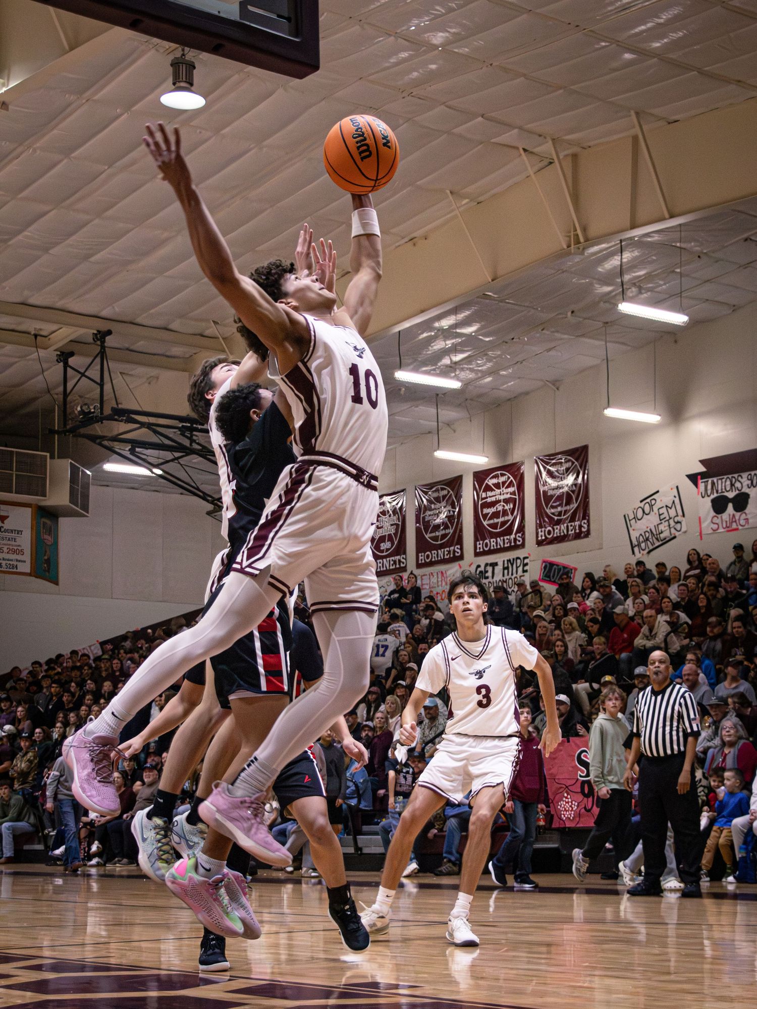 A photo made by Shotz.By.Jah of a basketball player grabbing a rebound