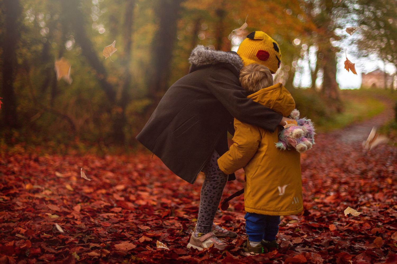 kids autumn image