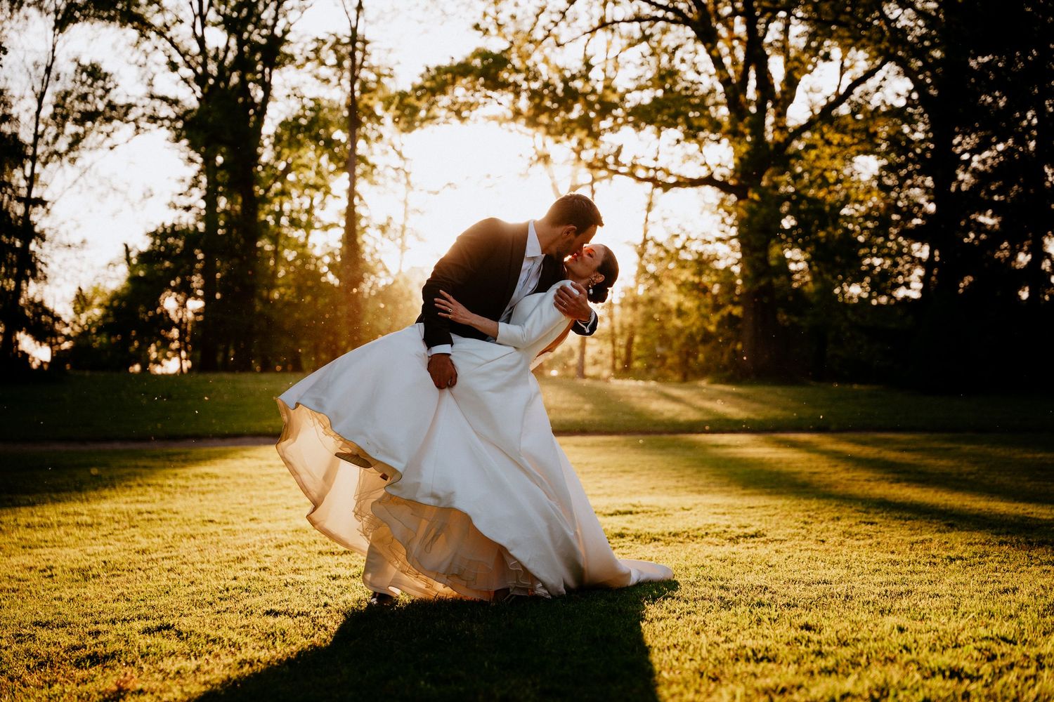 photographie de mariage; Abbaye de la ferté; Côte d'or; Dijon; Bourgogne; Maxime Franch; couché de soleil; couple