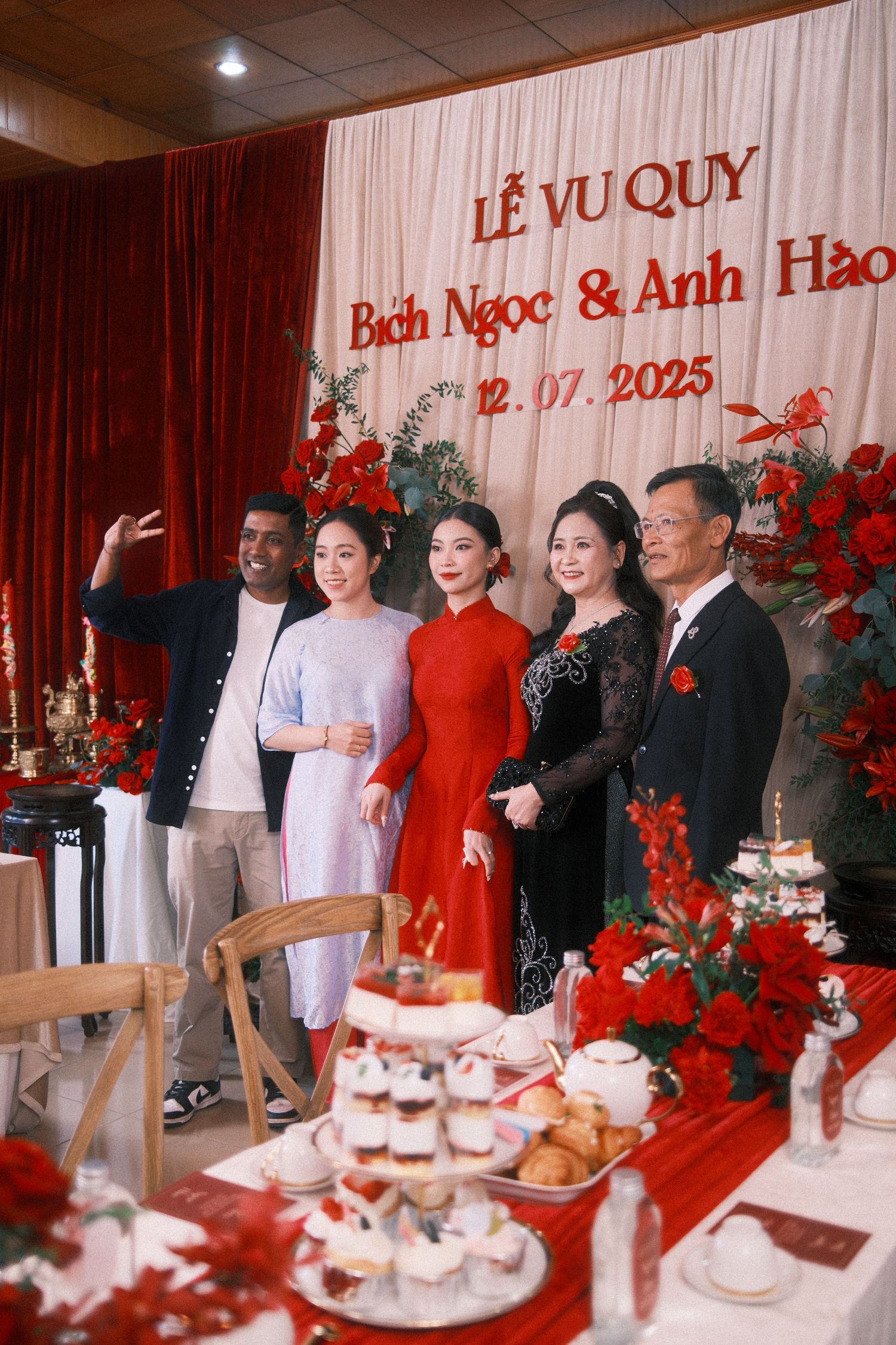 Five guests pose at a Vietnamese wedding ceremony Le Vu Quy for Bich Ngoc and Anh Hao on July 12, 2025.