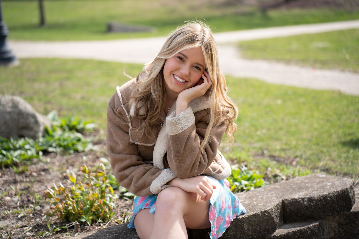 Senior girl photo outdoors