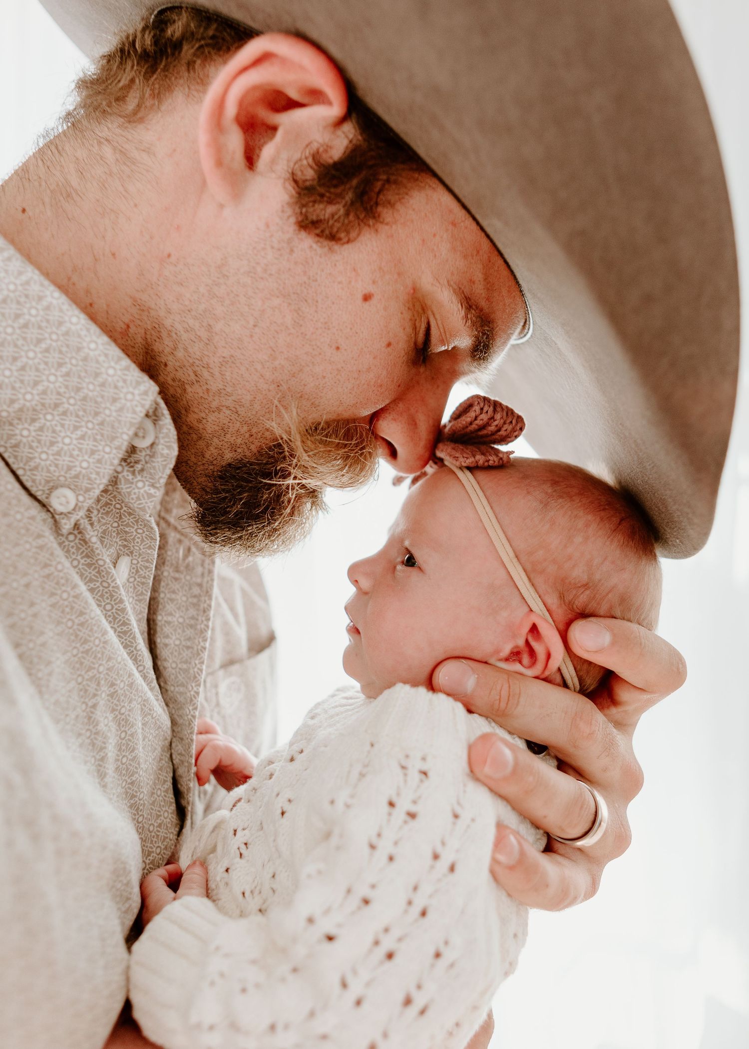 dad and newborn girl