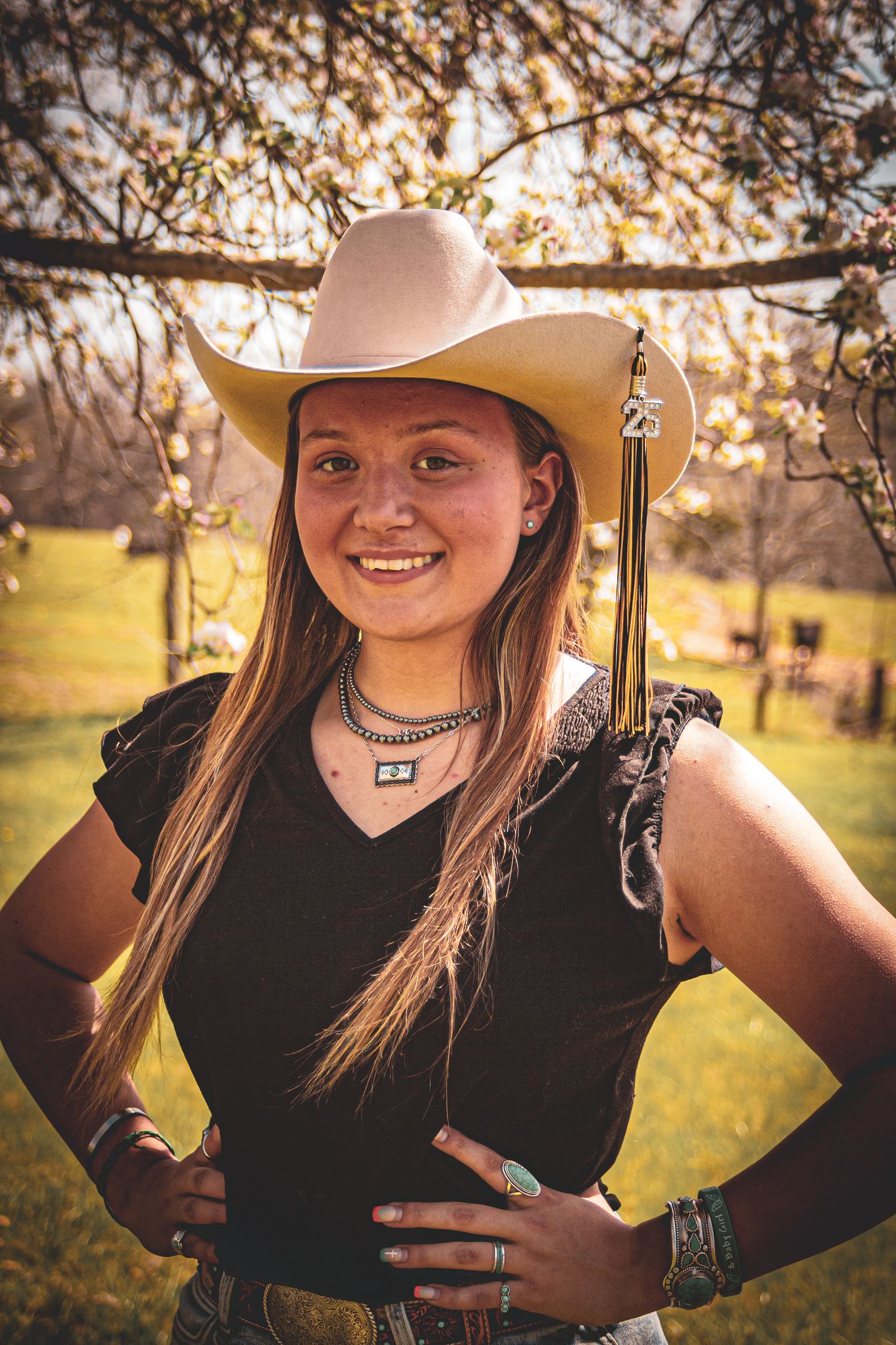 Meagan Riegel, Graduation, cowgirl, graduation photoshoot, western graduation, western photography, western theme graduation shoot,