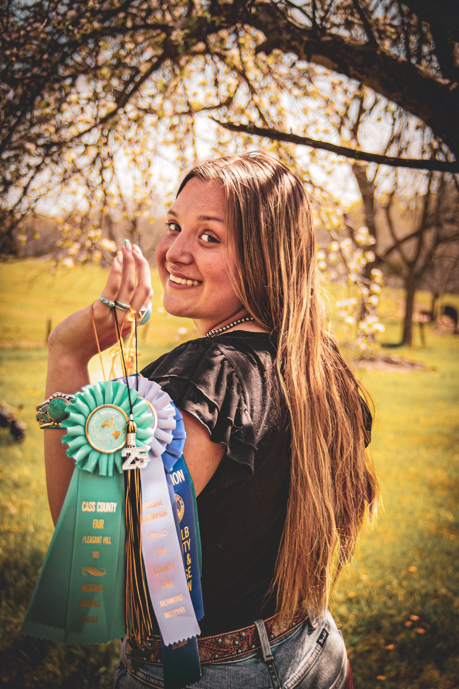 Meagan Riegel, Graduation, cowgirl, graduation photoshoot, western graduation, western photography, western theme graduation shoot,