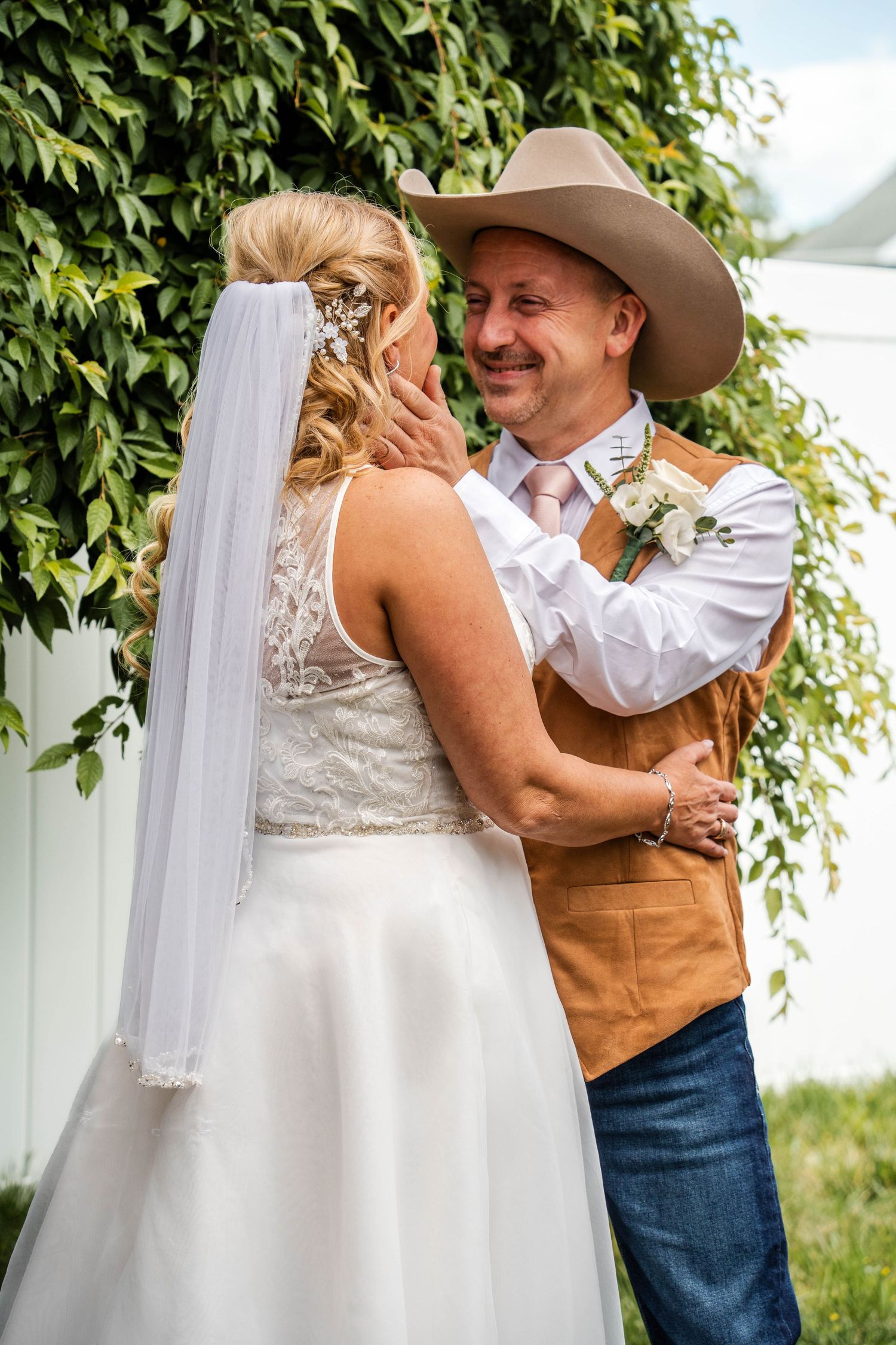 Intimate Swedesboro New Jersey wedding with romantic documentary-style couple photography.