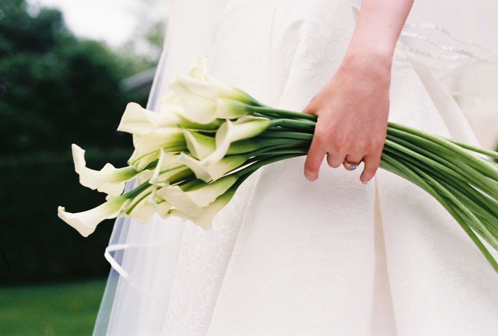 Bridal details 35mm film photography, reflecting the authentic and timeless style of Veronique Jones.