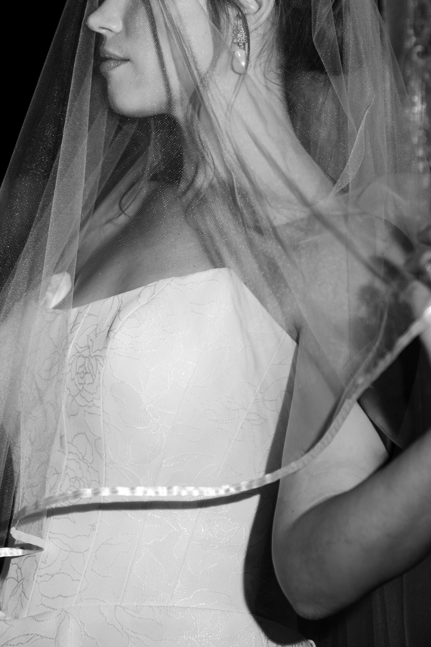 Editorial style bridal portrait captured in Montreal with true color editing.