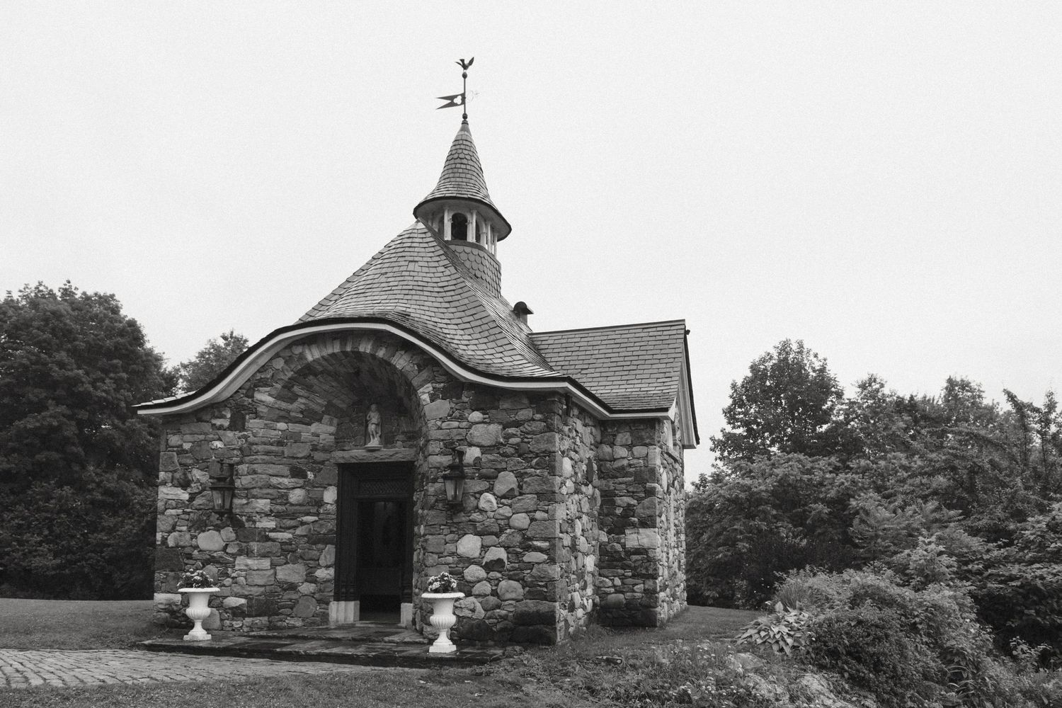 Chapel at Chateau St Agnes by Veronique Jones, Montreal wedding photographer