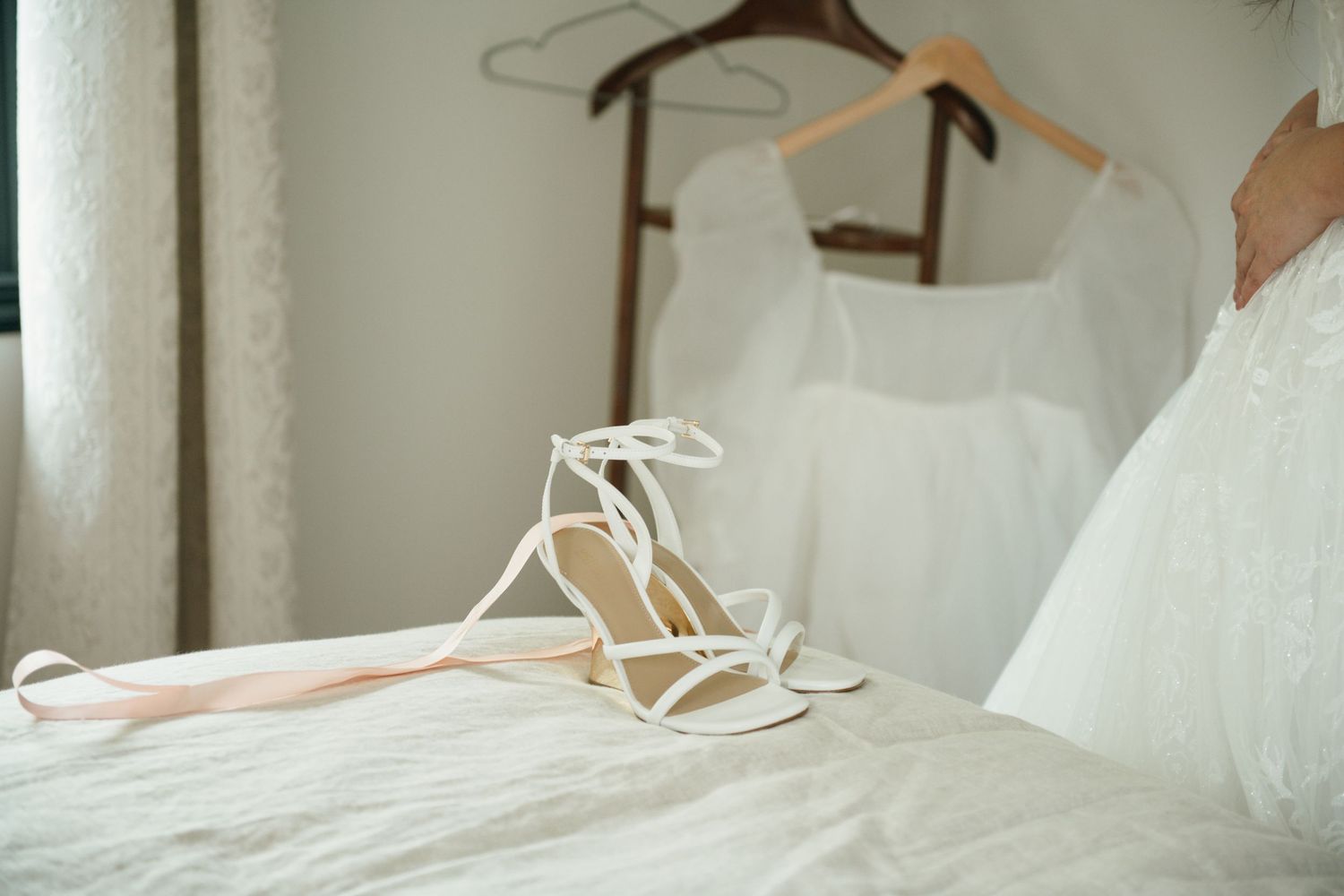 elegant wedding photography of a timeless couple, with motion blur and a high end, luxury feel. fine art wedding photographer Montreal