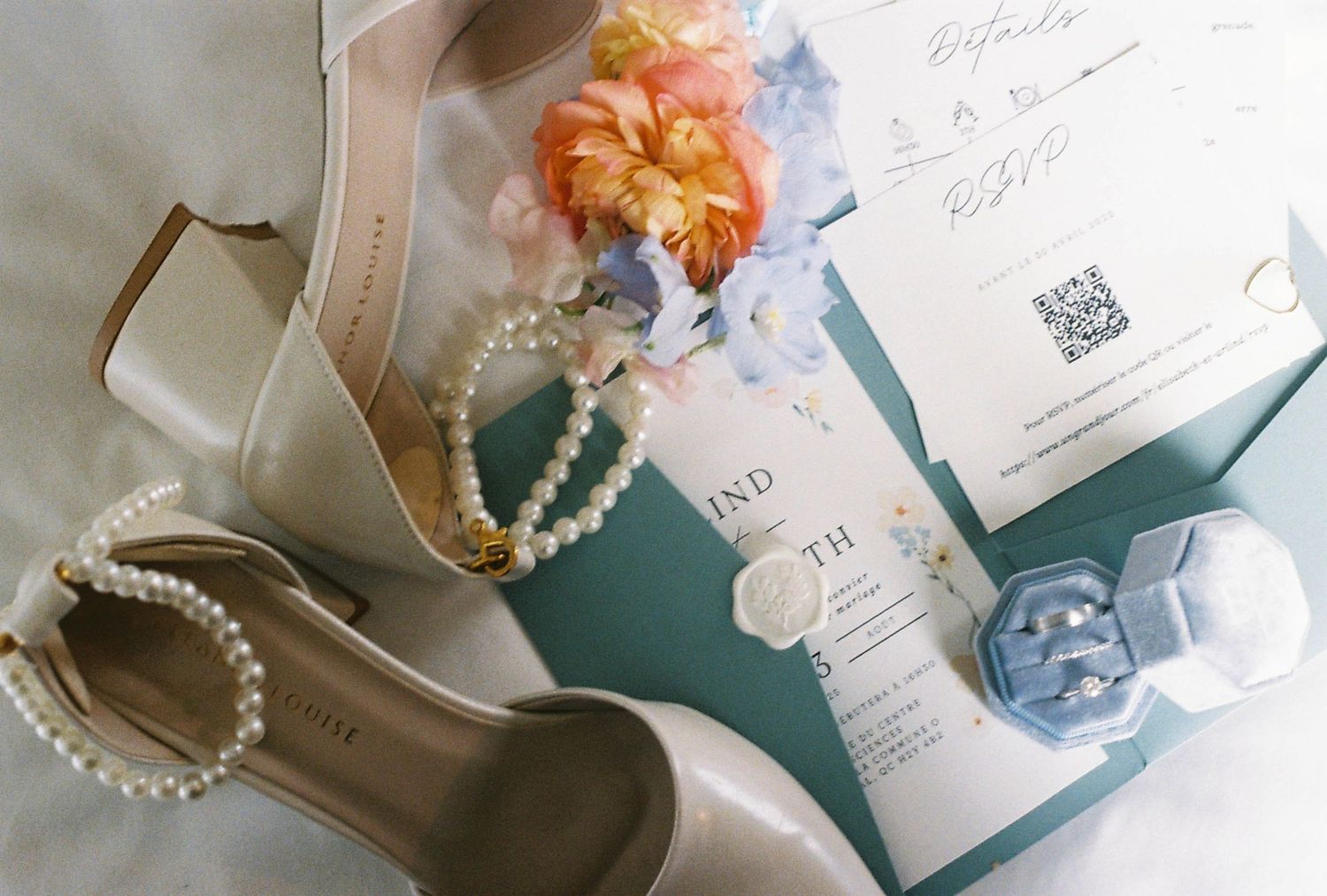 Bridal details 35mm film photography, reflecting the authentic and timeless style of Veronique Jones.
