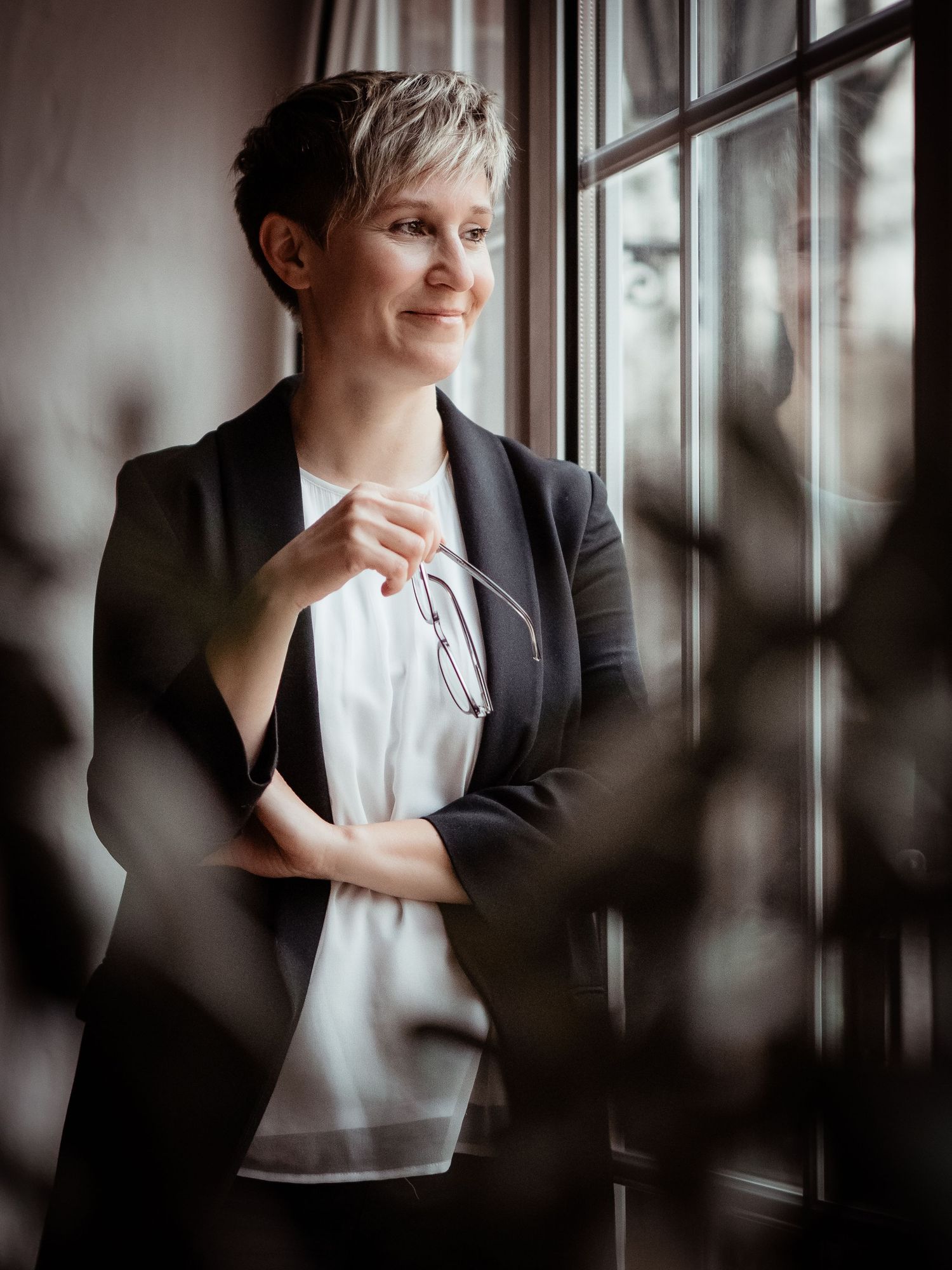 Nachdenkliches Personality Portrait einer Frau, fotografiert von Fotografin Christina Förster, Fotograf Bochum, NRW