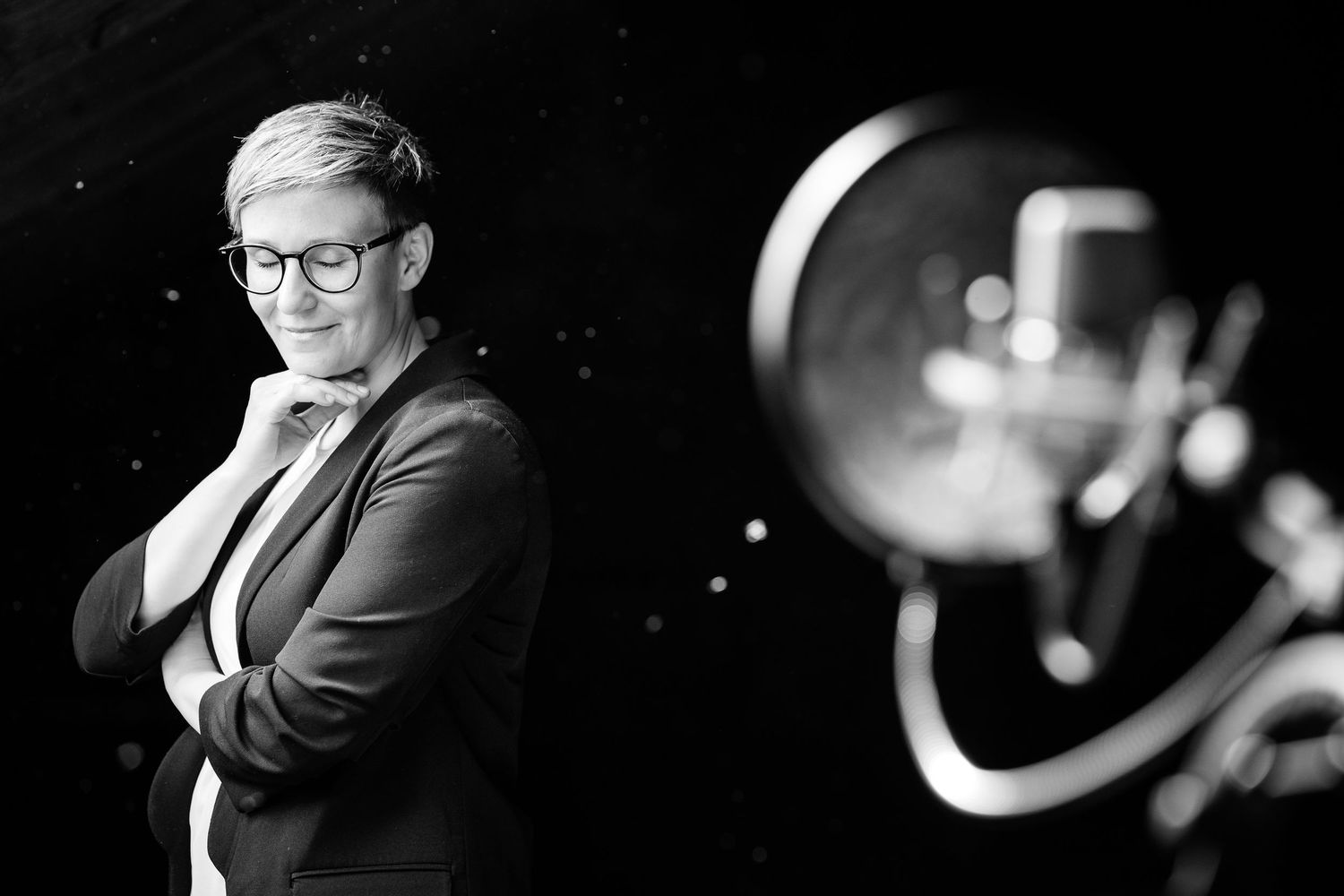 Emotionales Businessportrait einer Frau bei der Arbeit, fotografiert von Fotografin Christina Förster, Fotograf Bochum