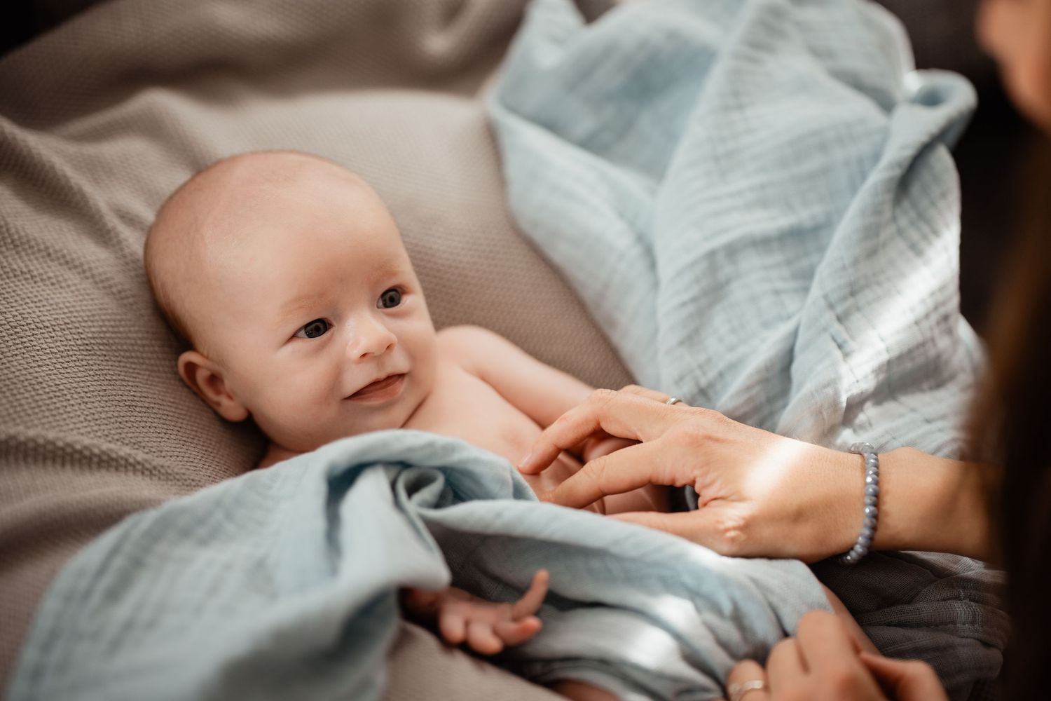 Newborn & Familienfotos in Bochum, echt und ungestellt, fotografiert von Christina Förster Fotografie